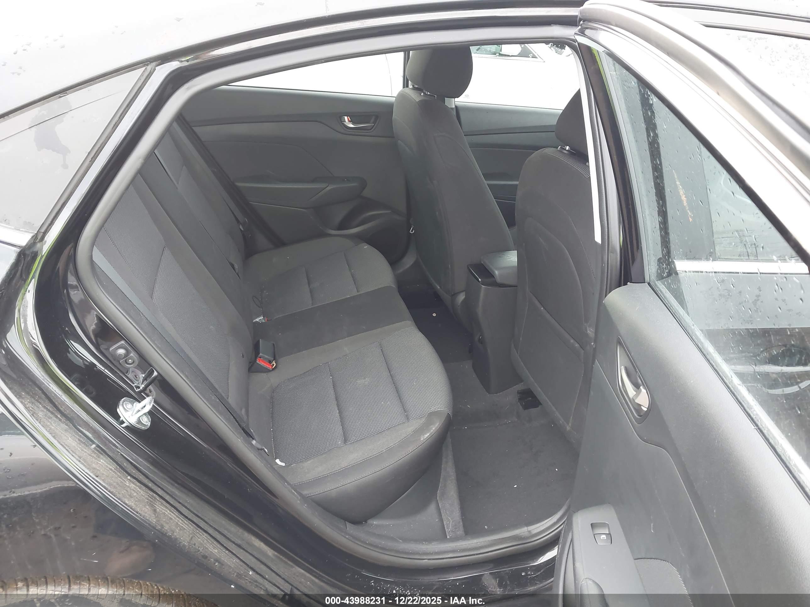 HYUNDAI ACCENT image 8