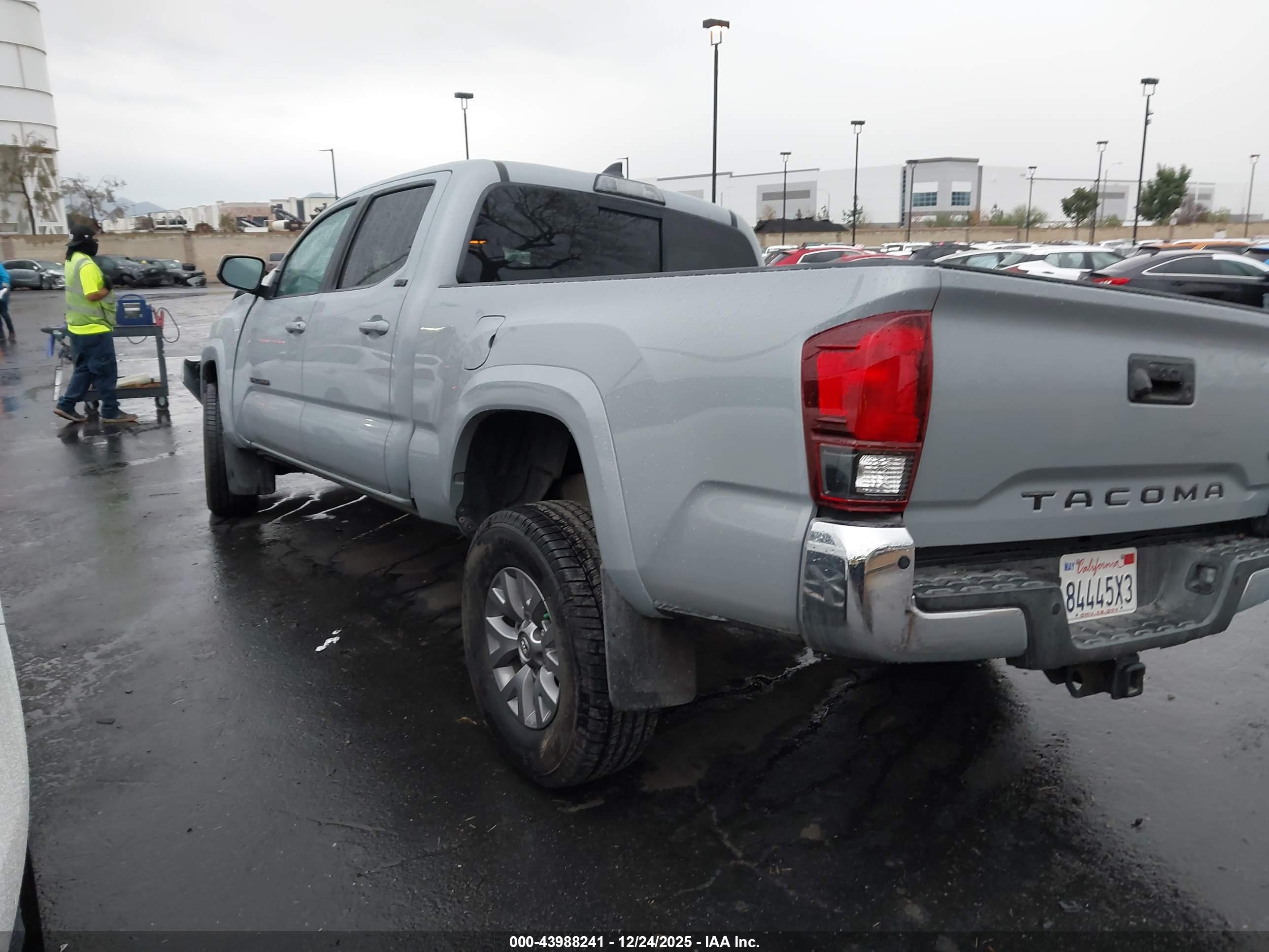 TOYOTA TACOMA image 3