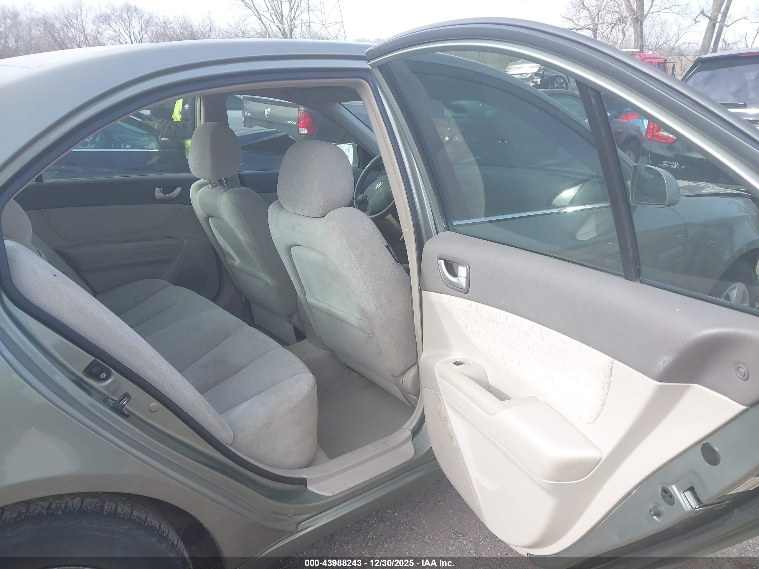 HYUNDAI SONATA image 8