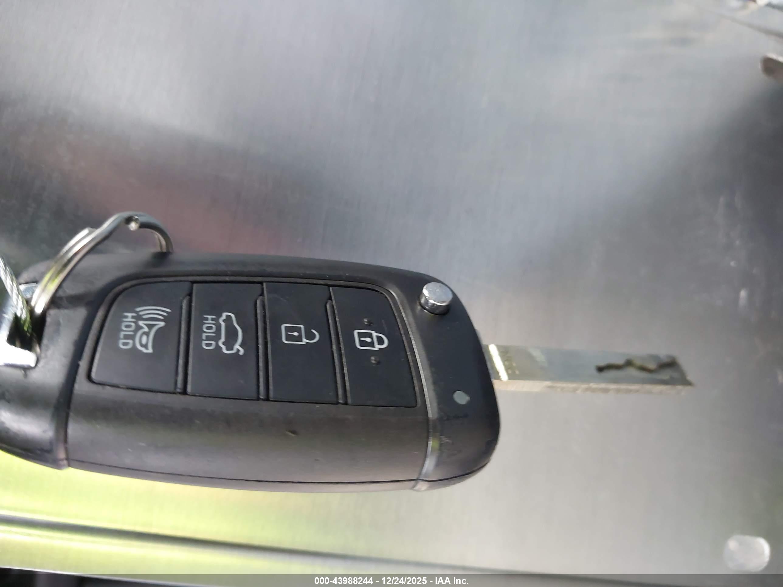 HYUNDAI SONATA image 11