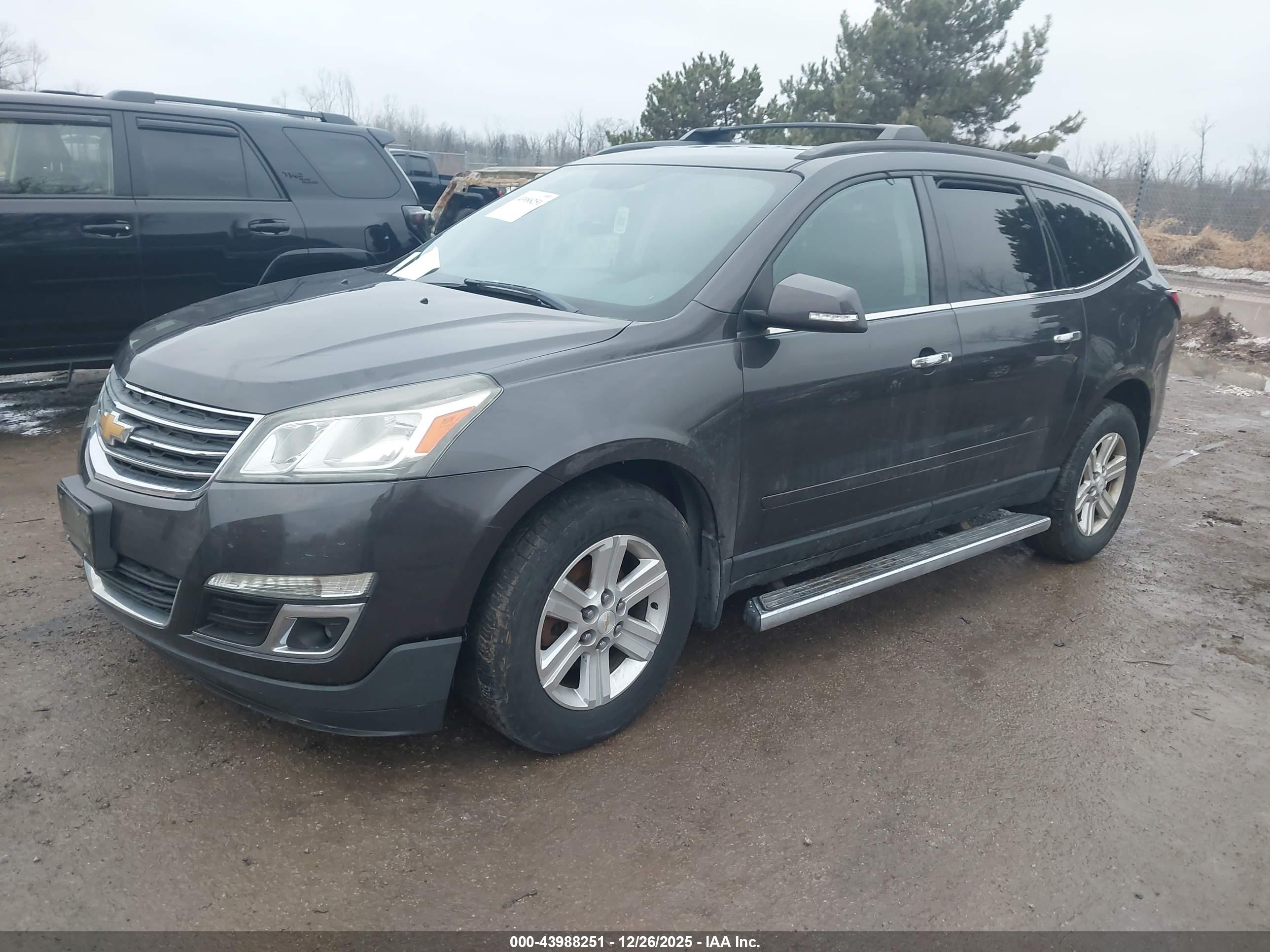 CHEVROLET TRAVERSE image 2
