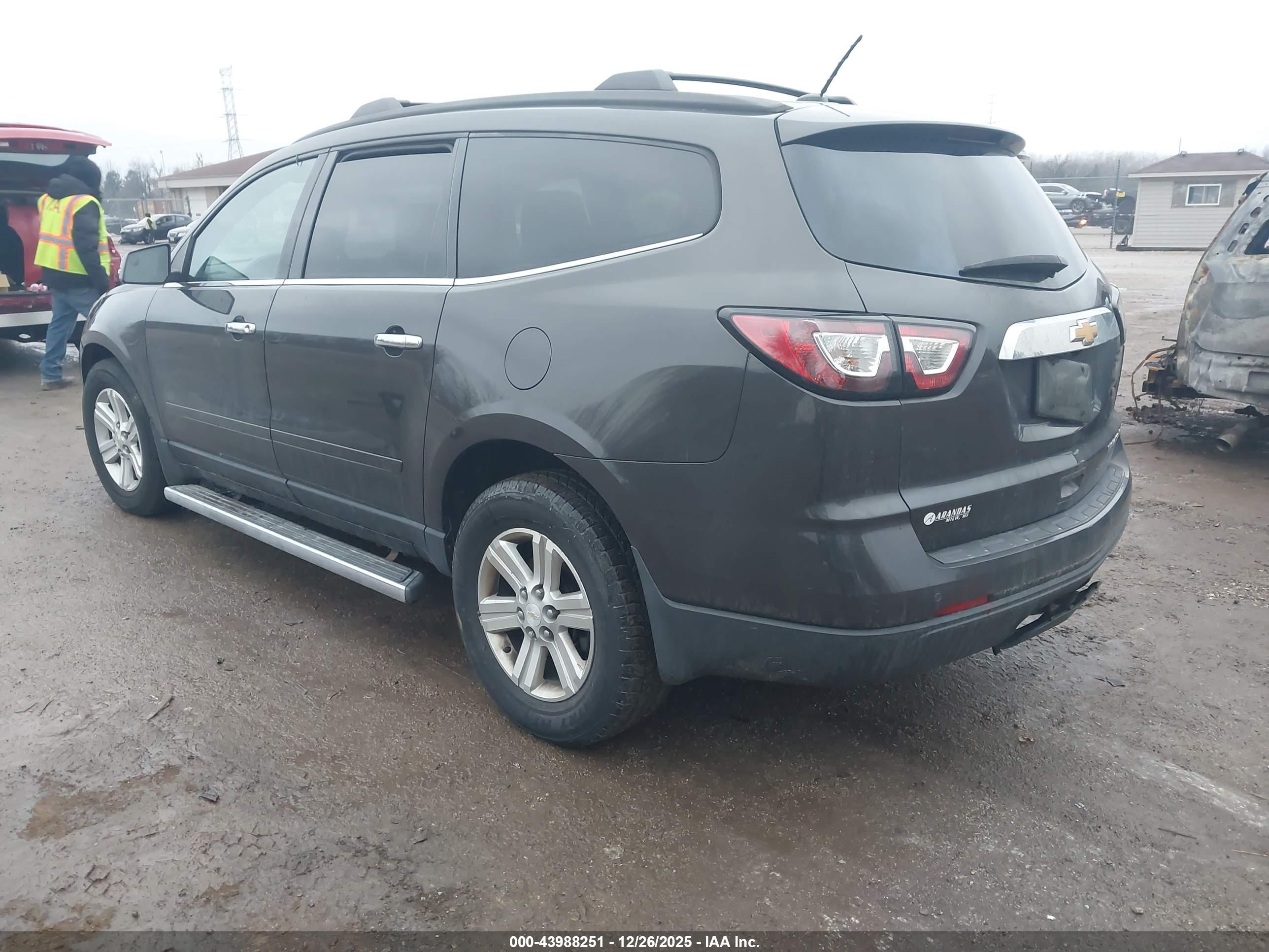 CHEVROLET TRAVERSE image 3