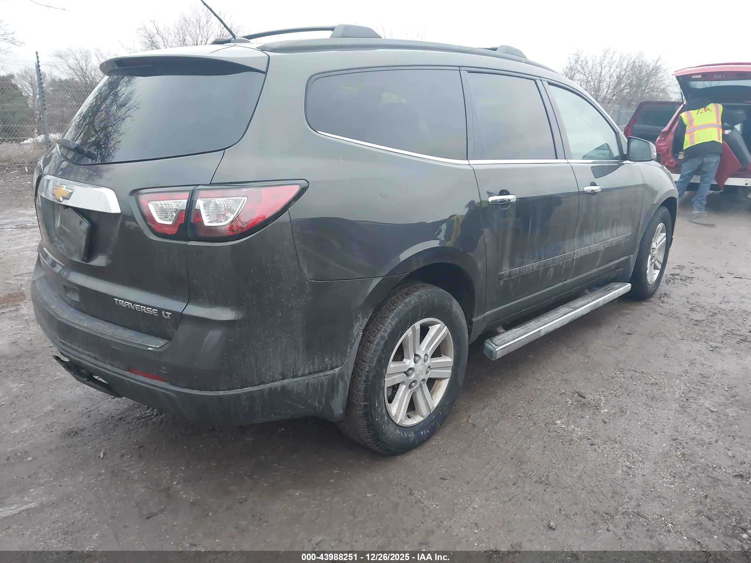 CHEVROLET TRAVERSE image 4