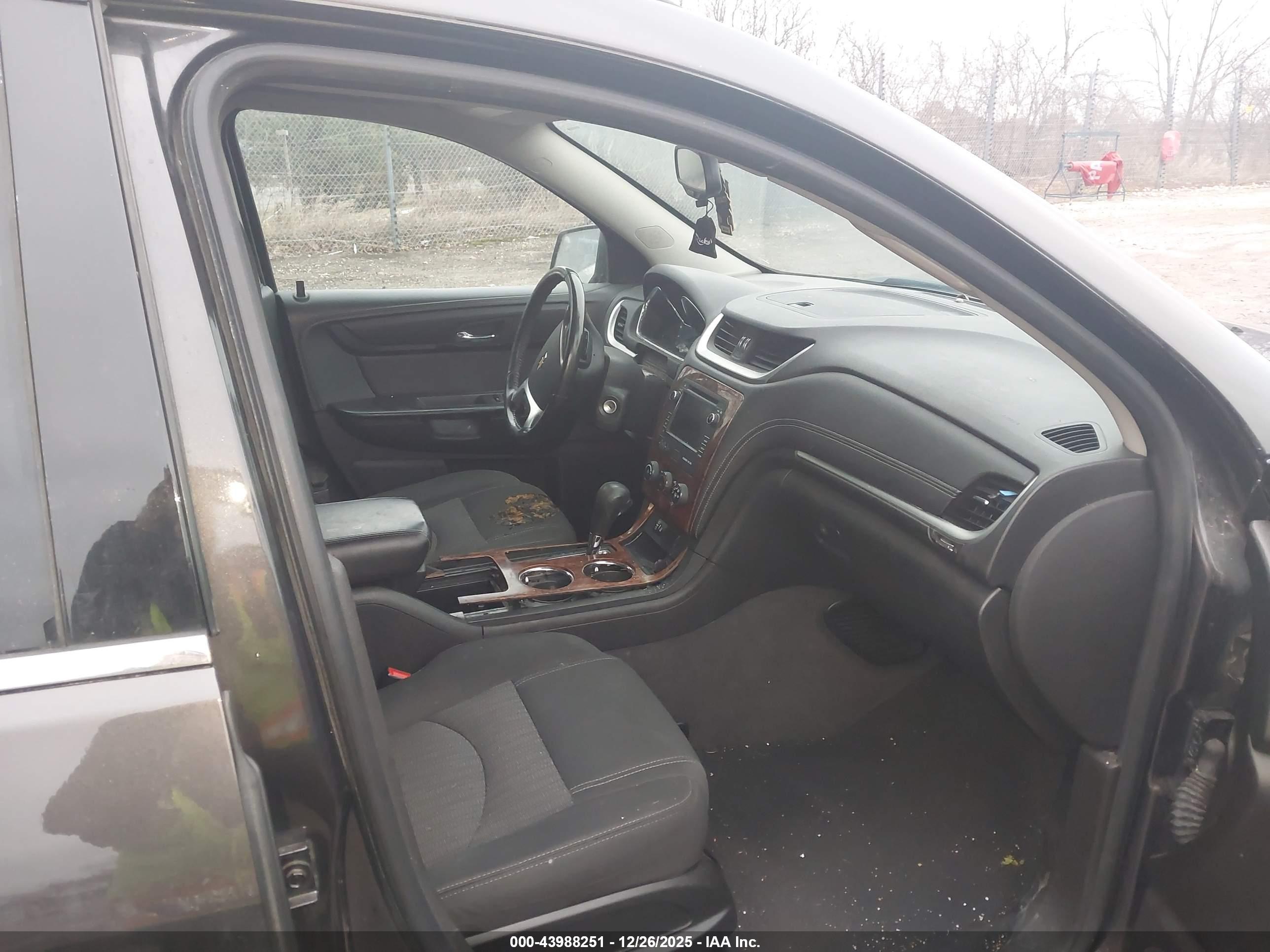 CHEVROLET TRAVERSE image 5