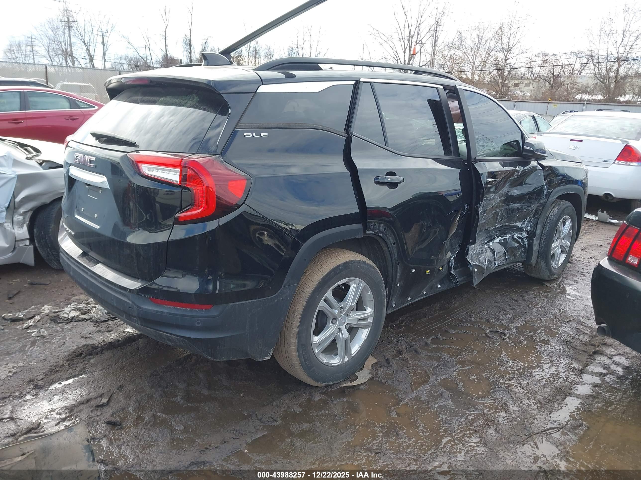 GMC TERRAIN image 4