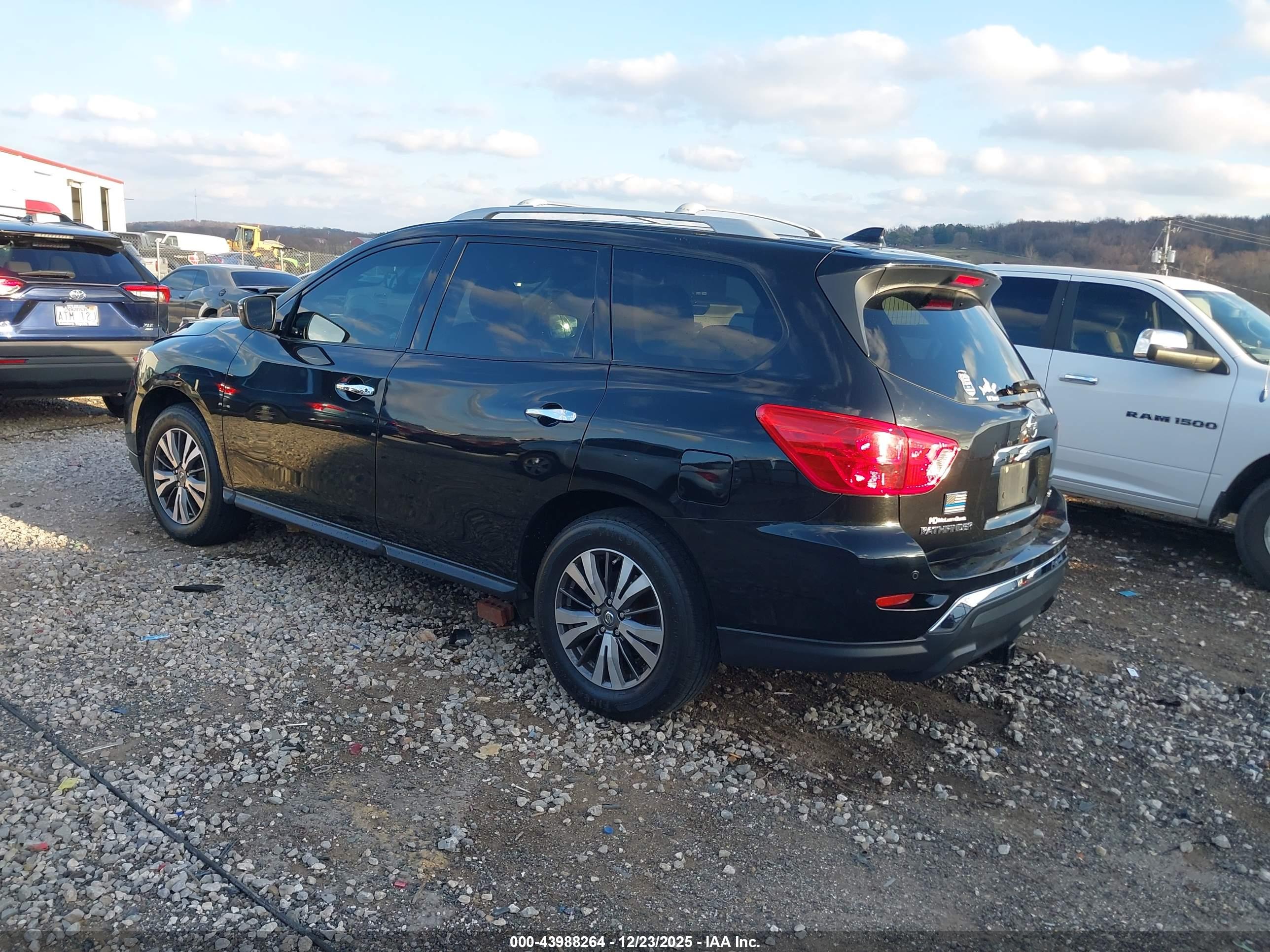 NISSAN PATHFINDER image 3