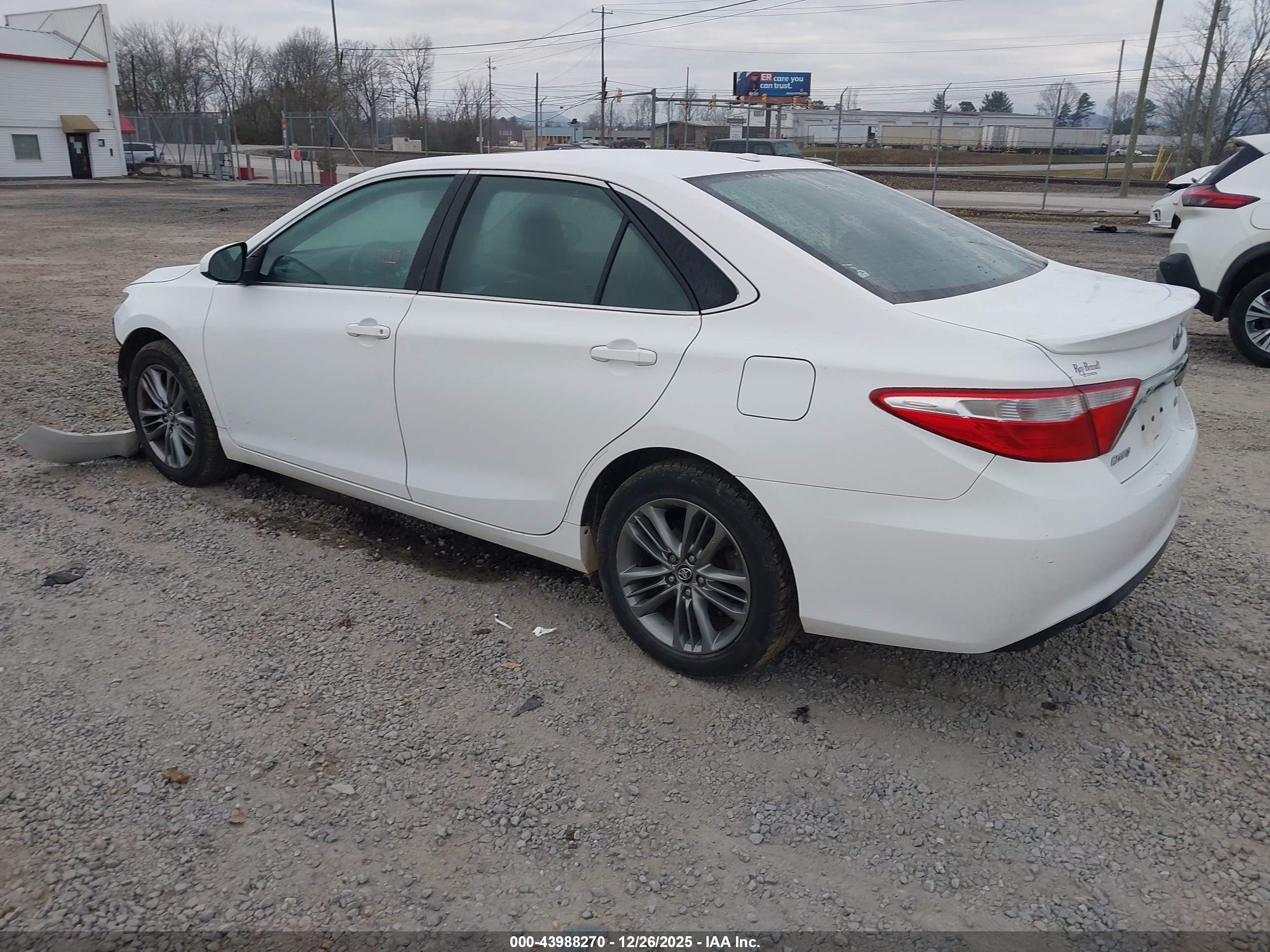 TOYOTA CAMRY image 3