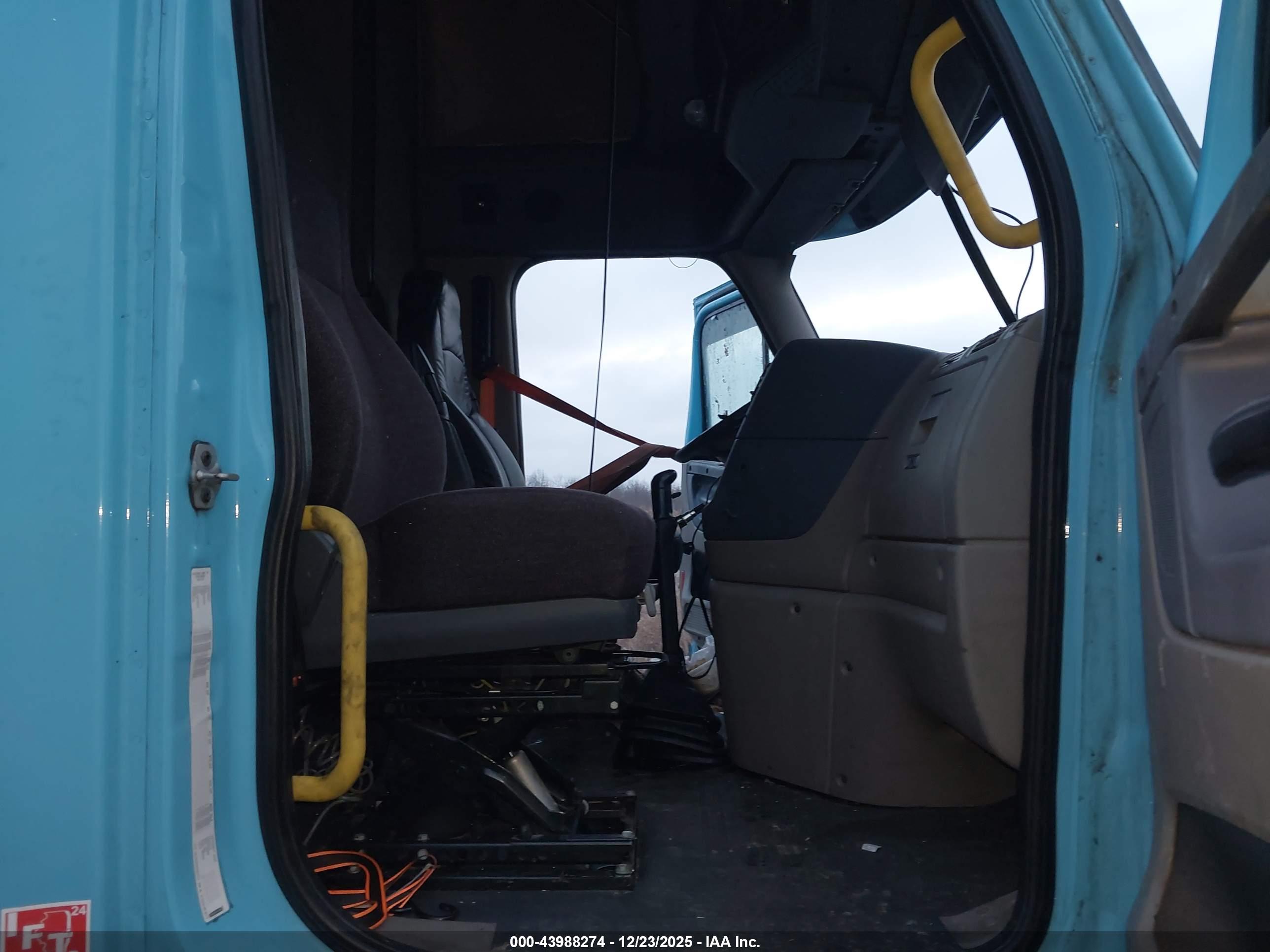 FREIGHTLINER CASCADIA image 7