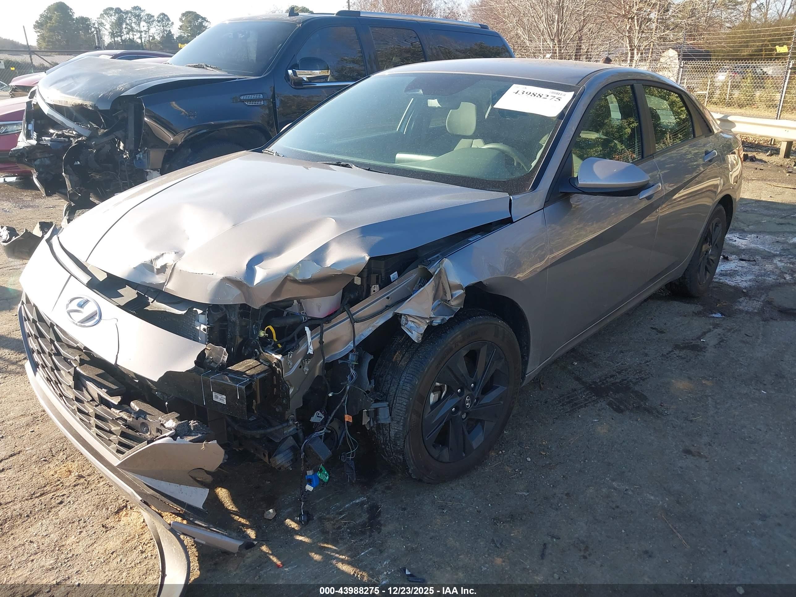HYUNDAI ELANTRA image 2