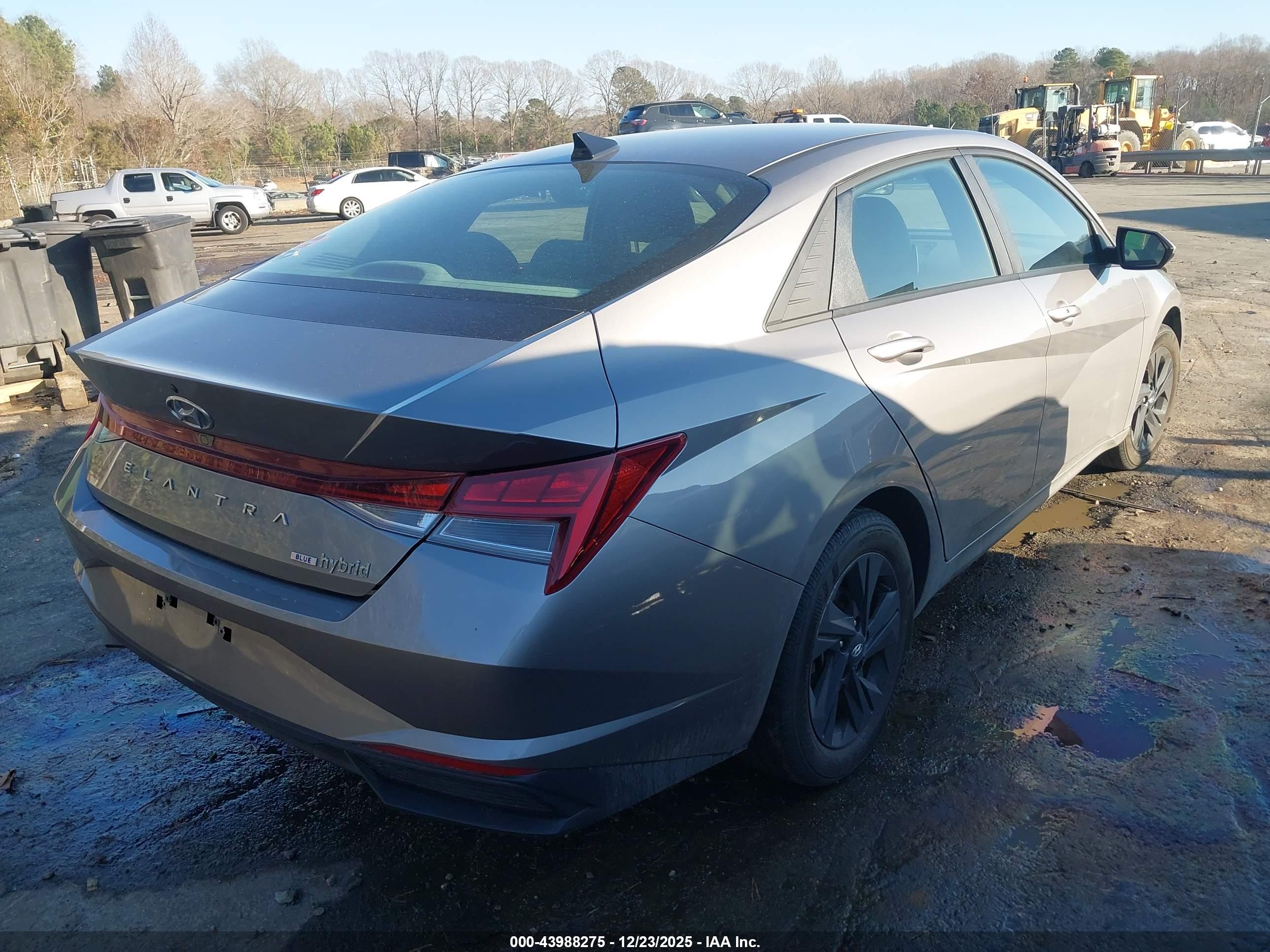 HYUNDAI ELANTRA image 4