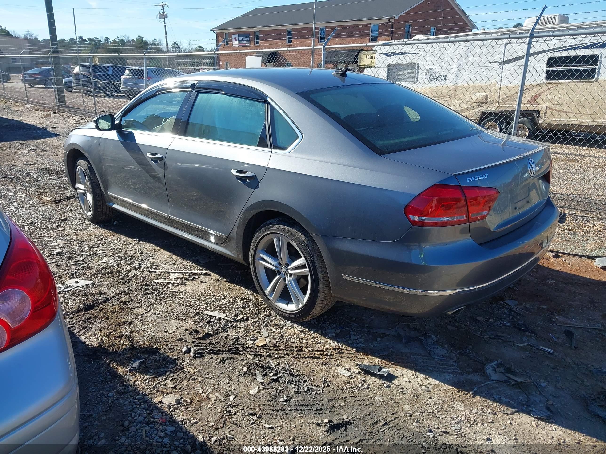 VOLKSWAGEN PASSAT image 3