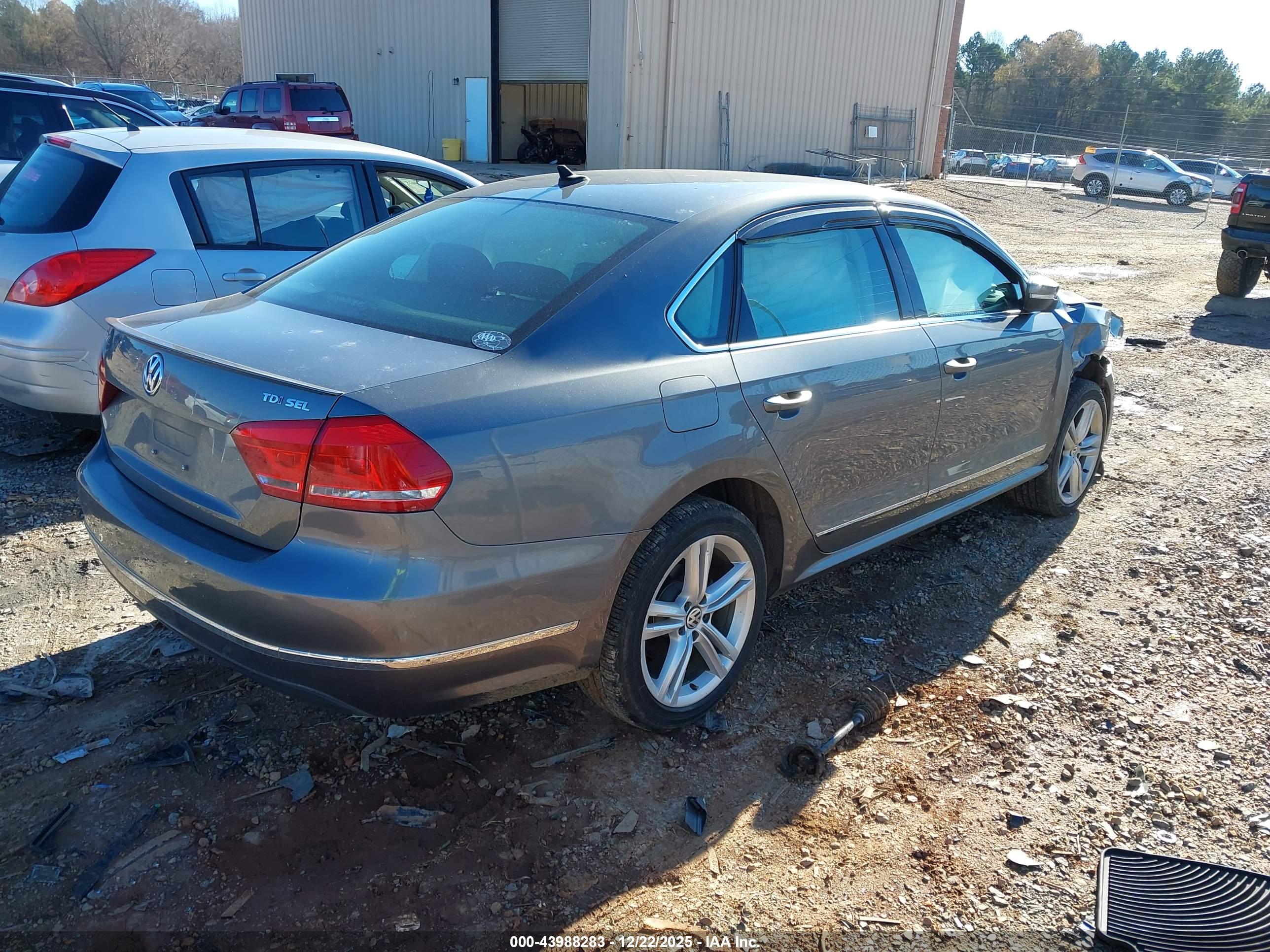 VOLKSWAGEN PASSAT image 4