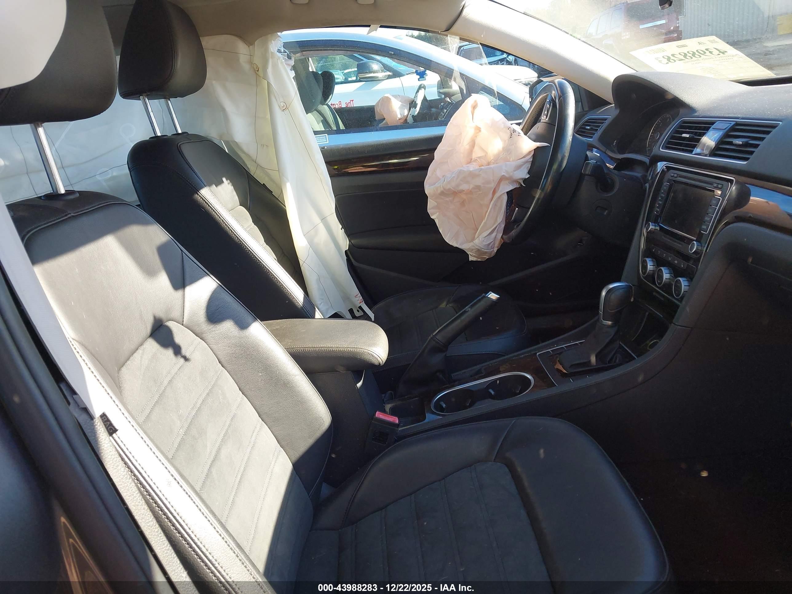 VOLKSWAGEN PASSAT image 5