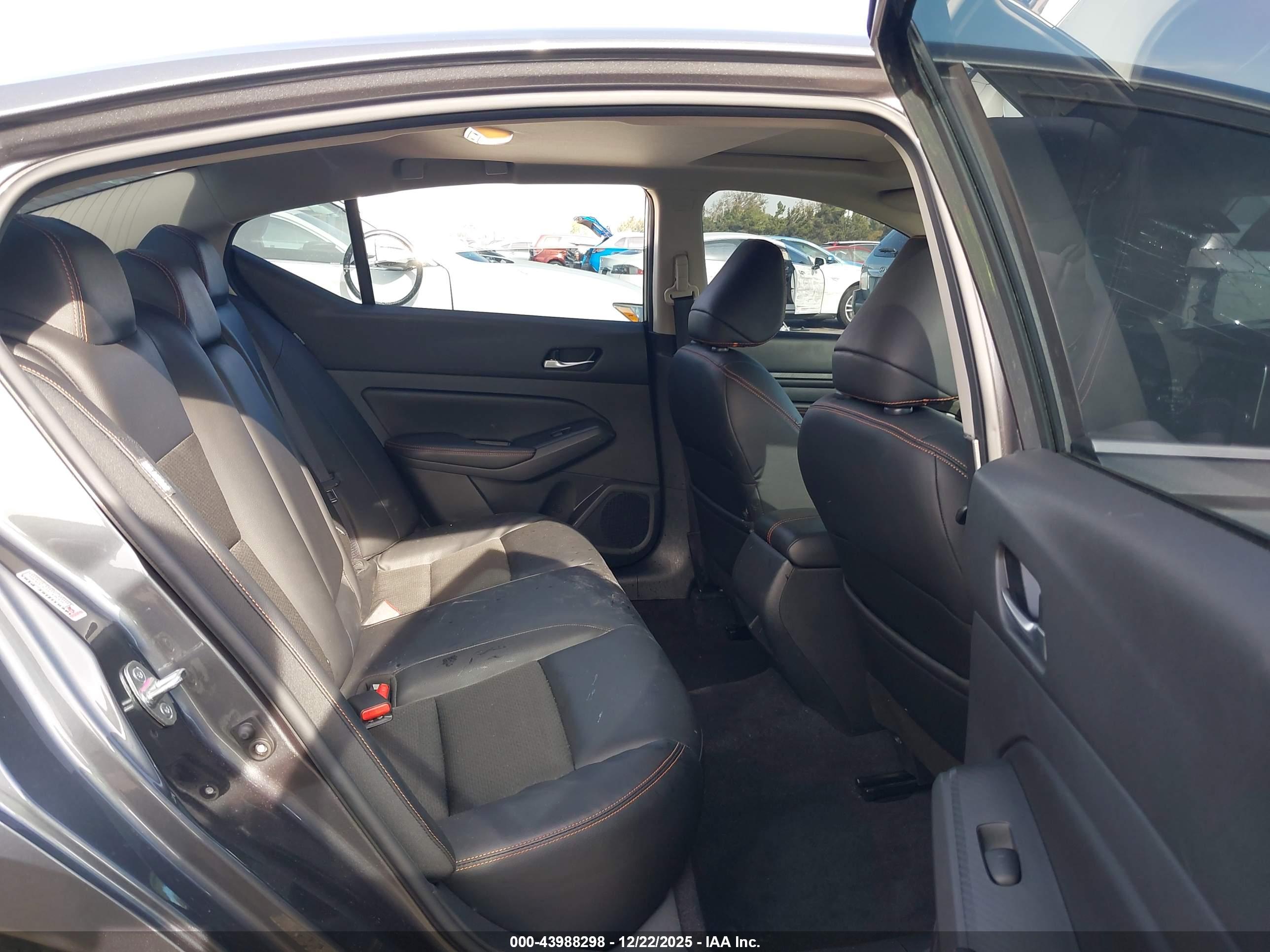 NISSAN ALTIMA image 8