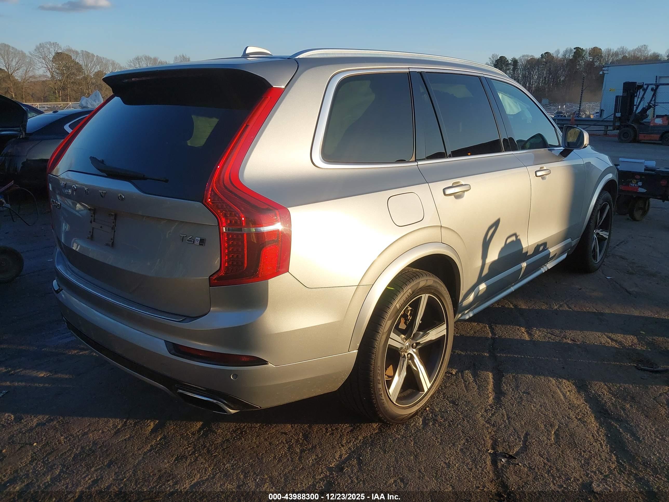 VOLVO XC90 image 4