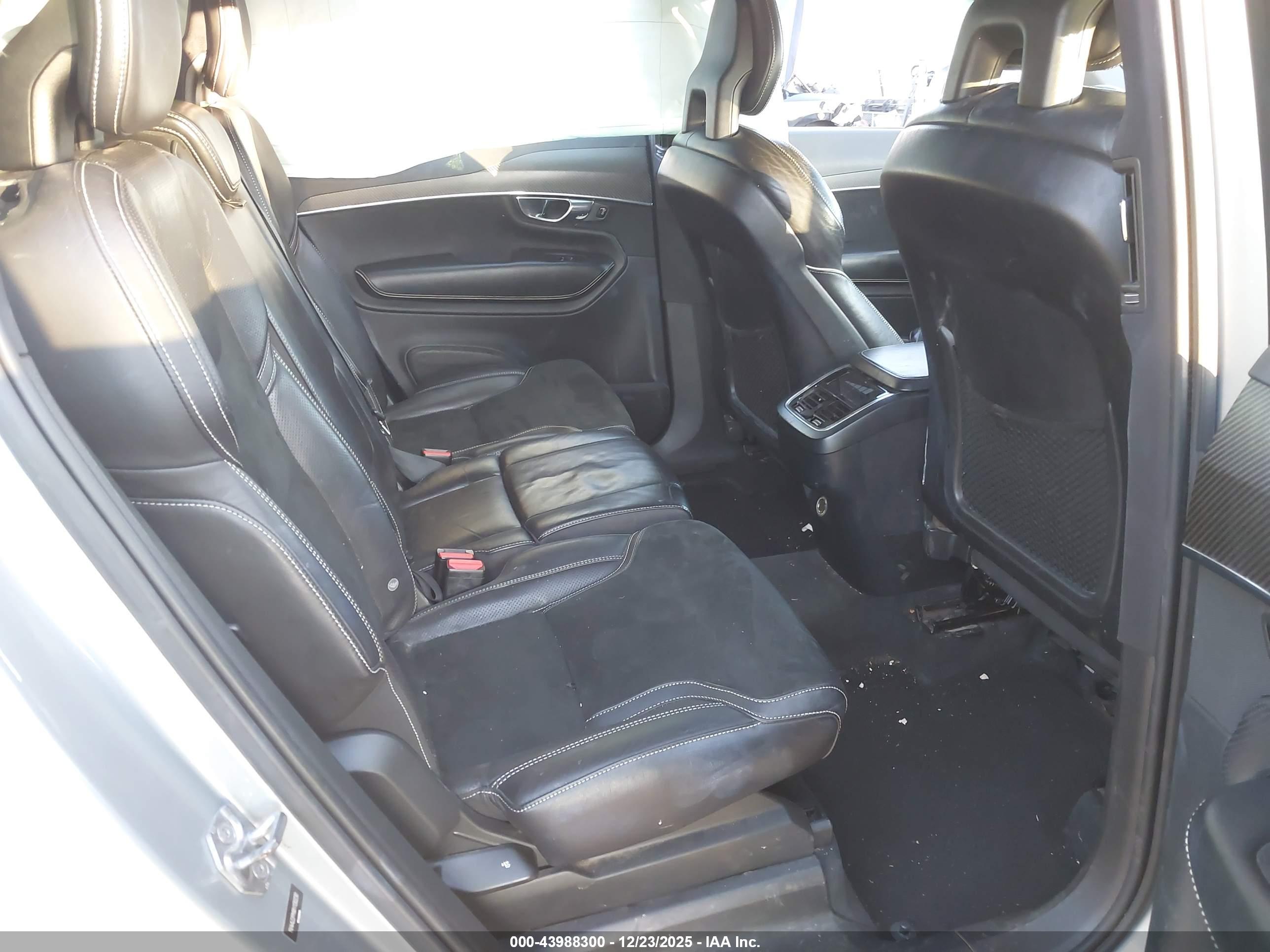 VOLVO XC90 image 8