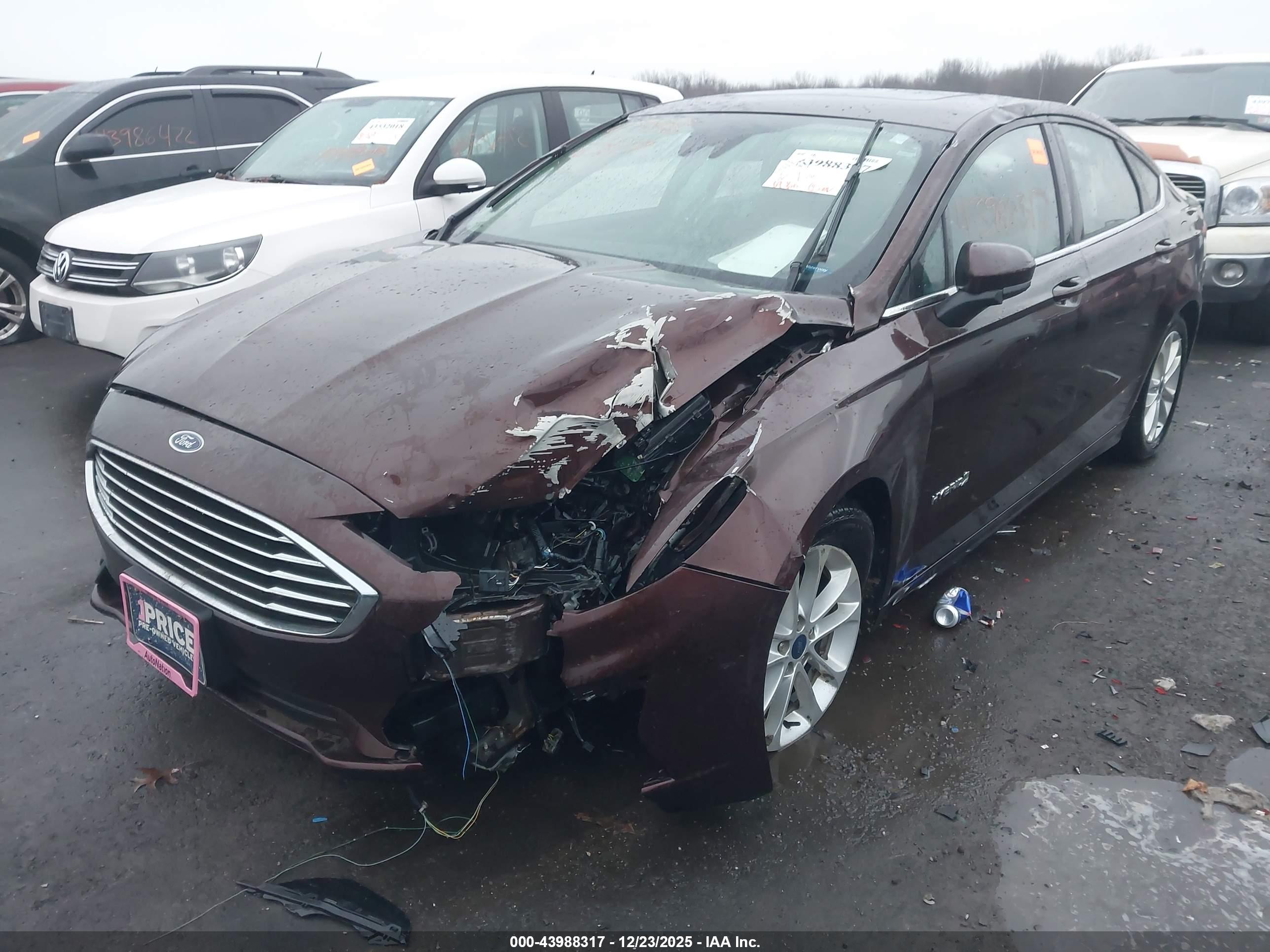 FORD FUSION image 6