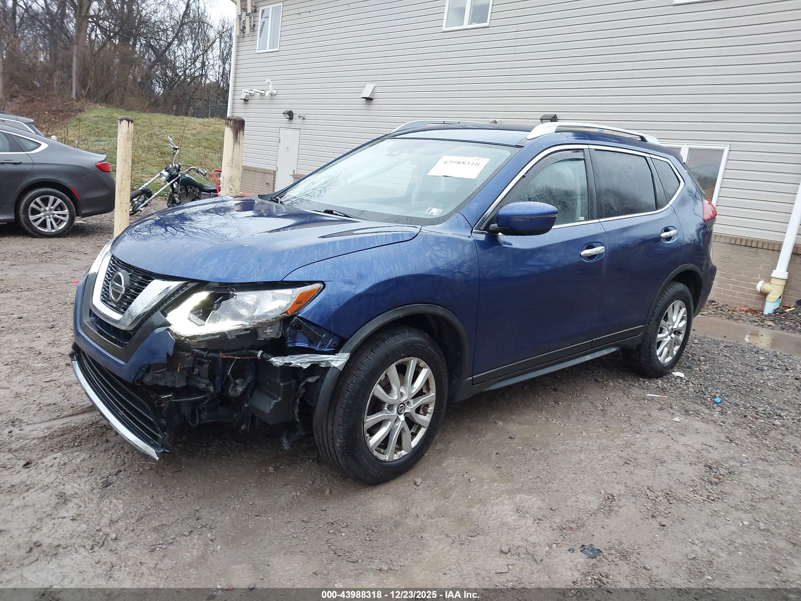 NISSAN ROGUE image 2