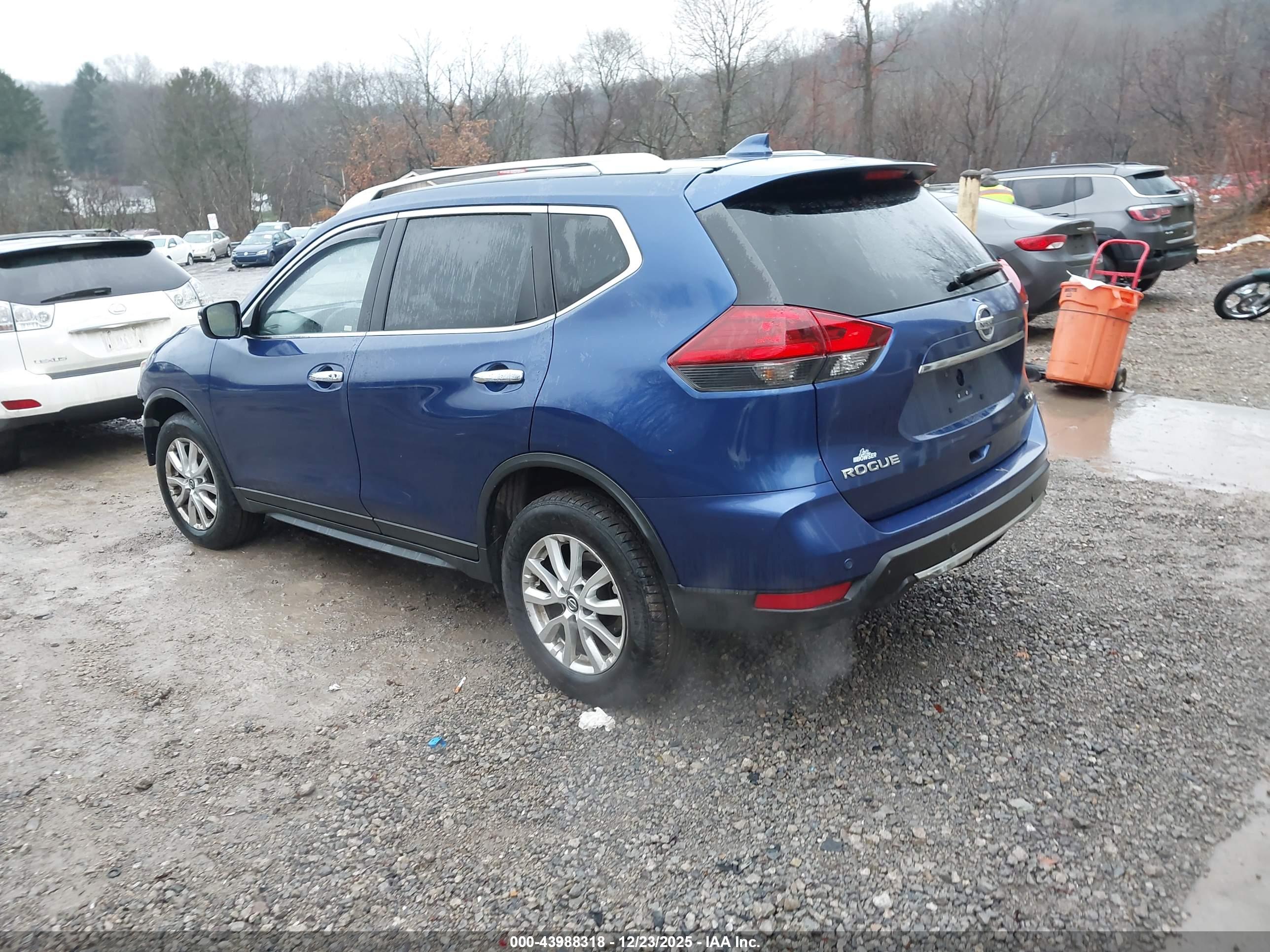 NISSAN ROGUE image 3
