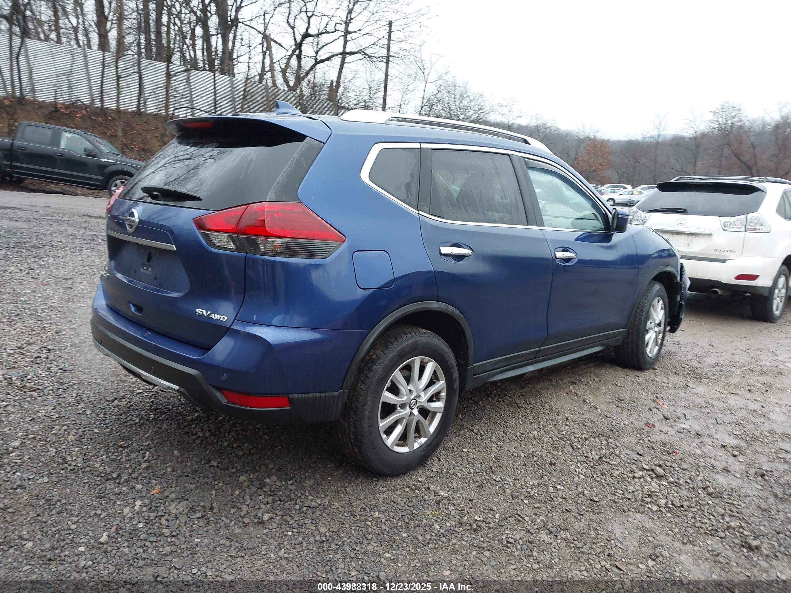 NISSAN ROGUE image 4