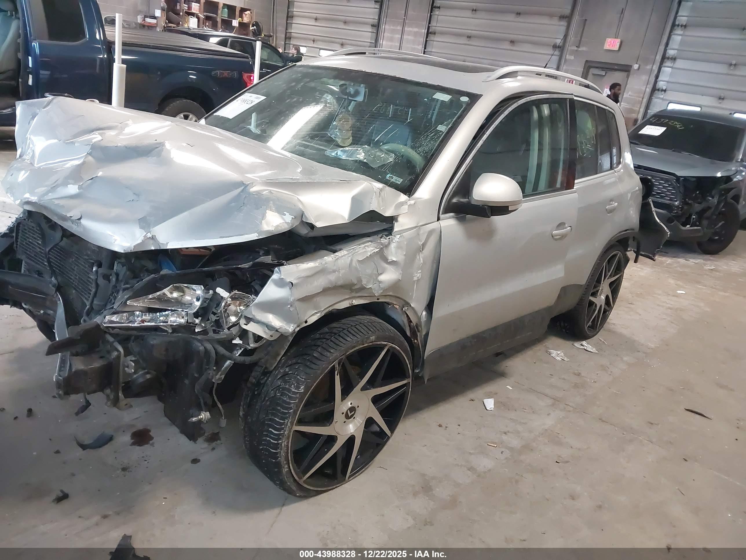 VOLKSWAGEN TIGUAN image 2