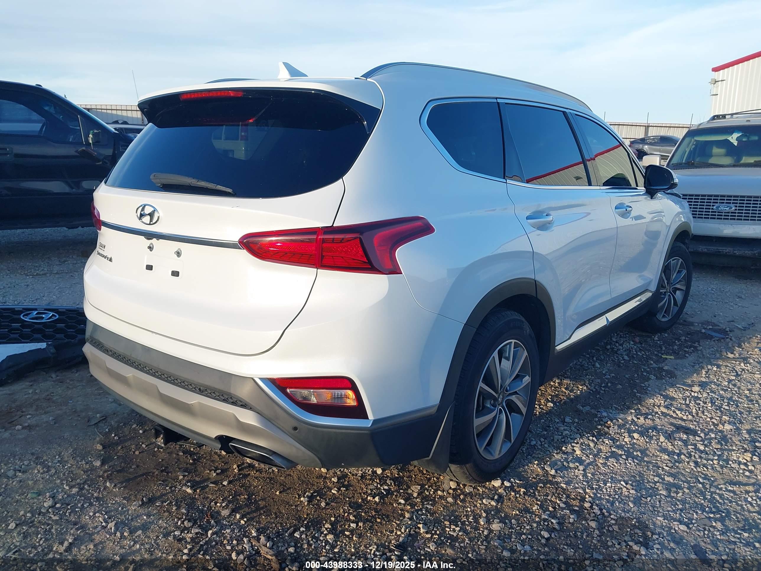 HYUNDAI SANTA image 4