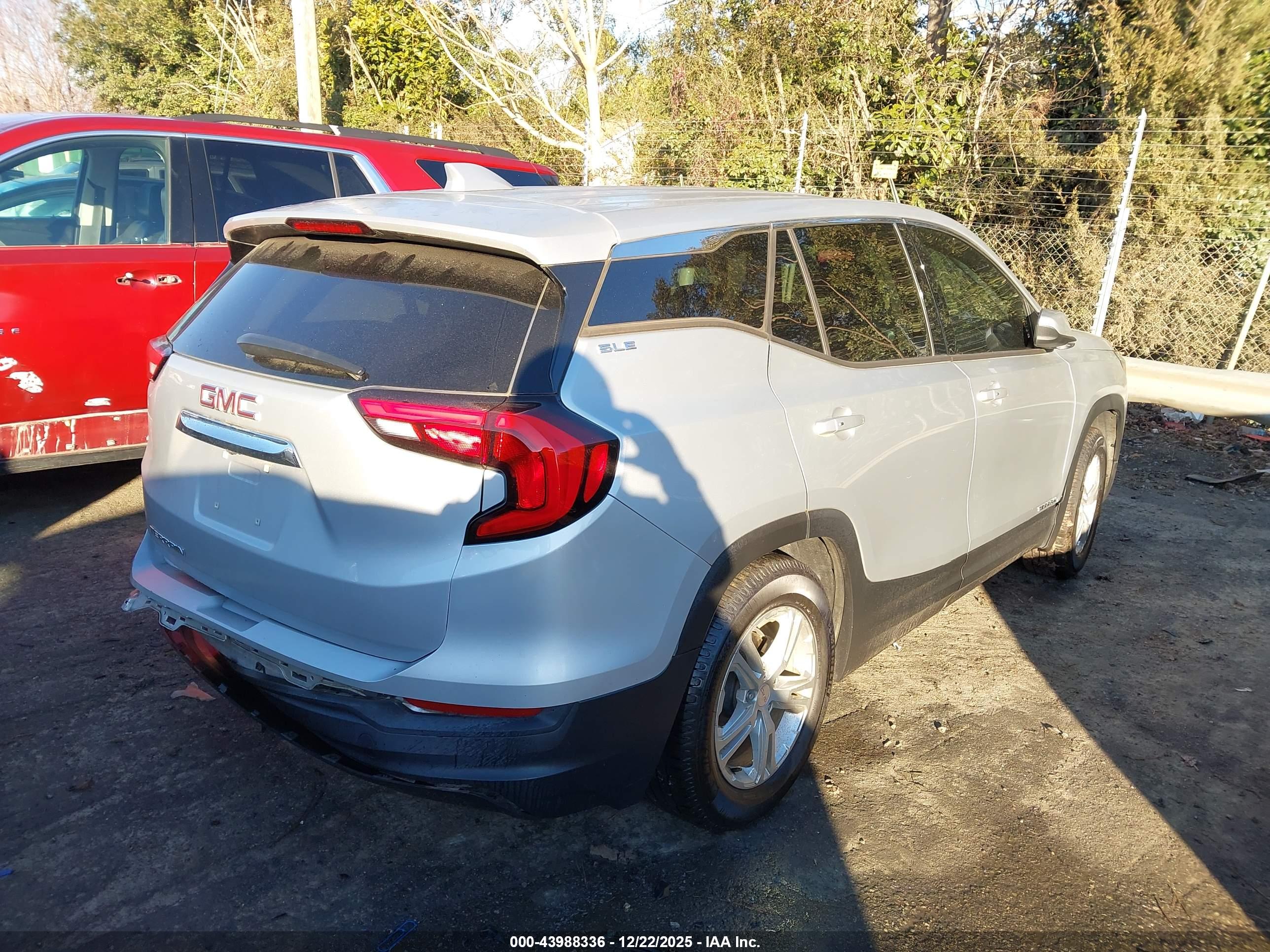 GMC TERRAIN image 4