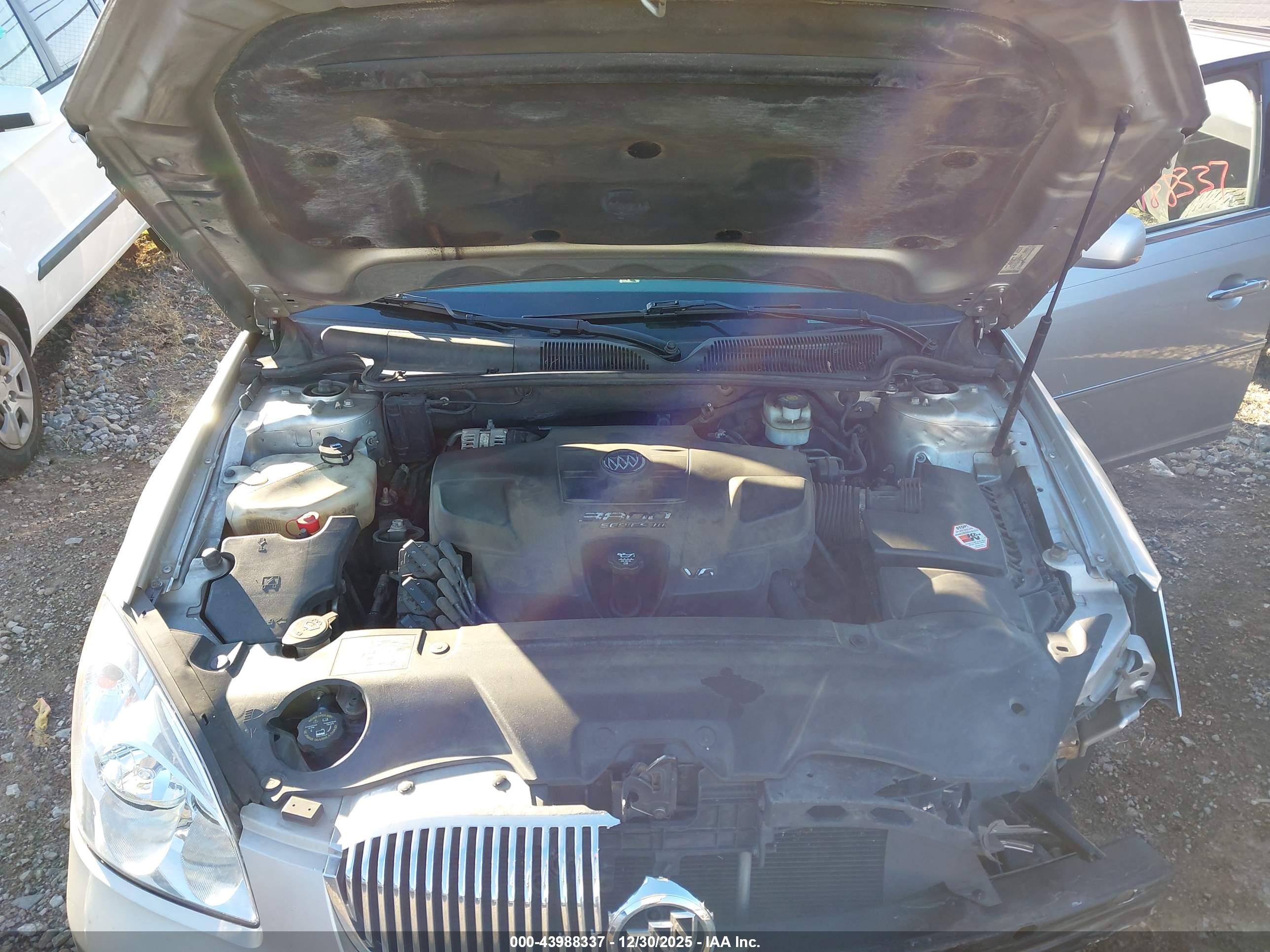 BUICK LUCERNE image 10