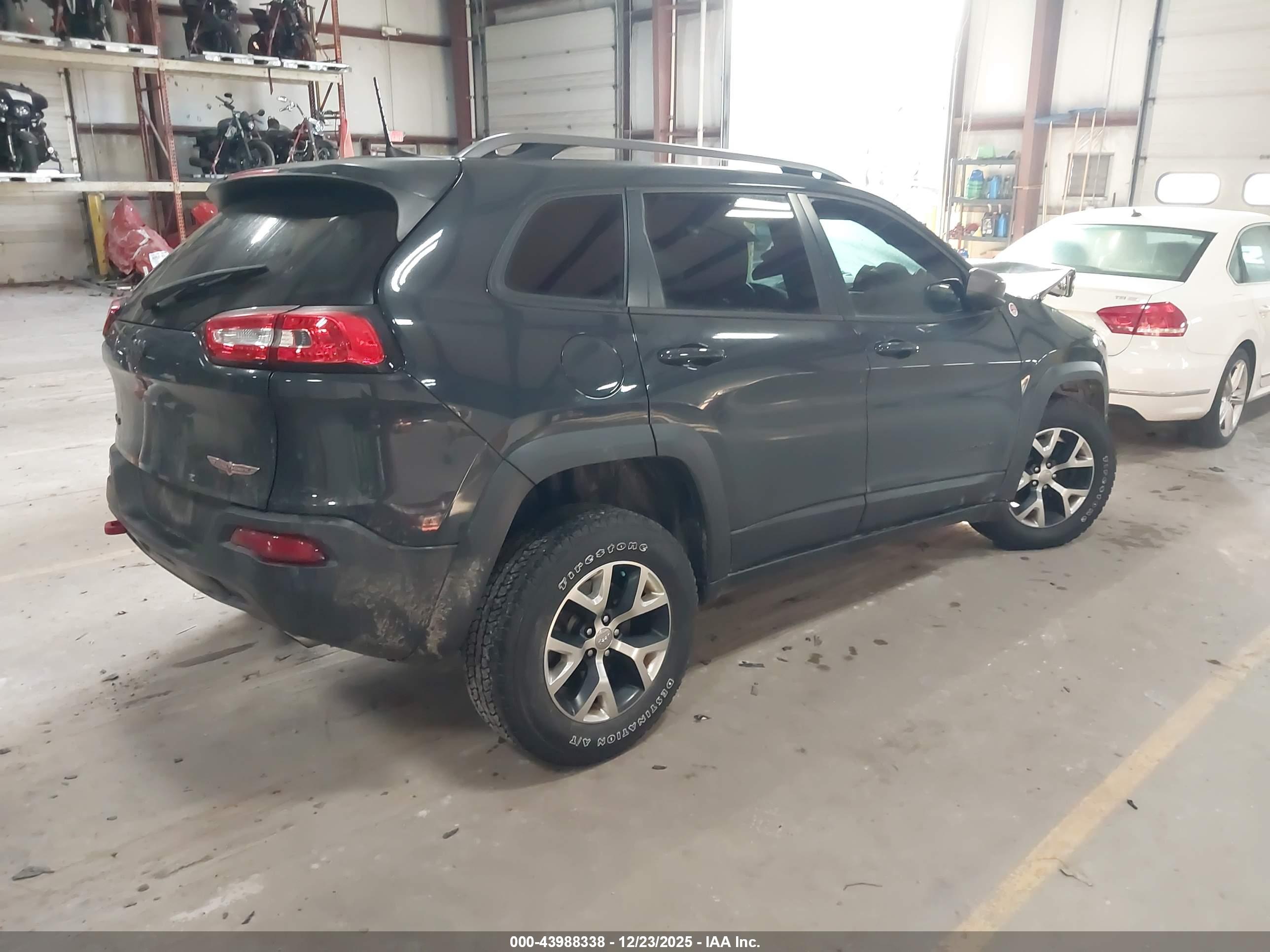JEEP CHEROKEE image 4