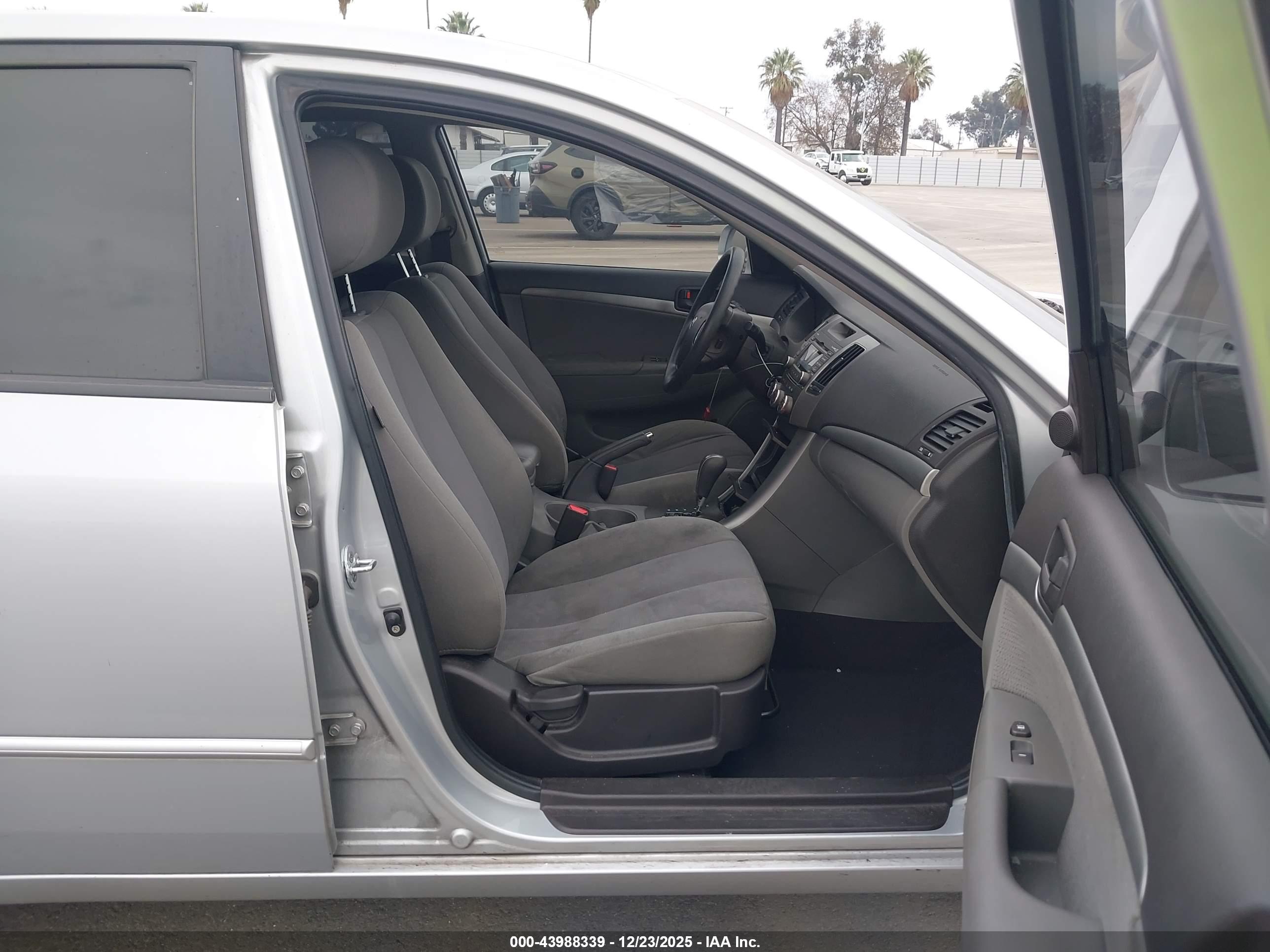 HYUNDAI SONATA image 5