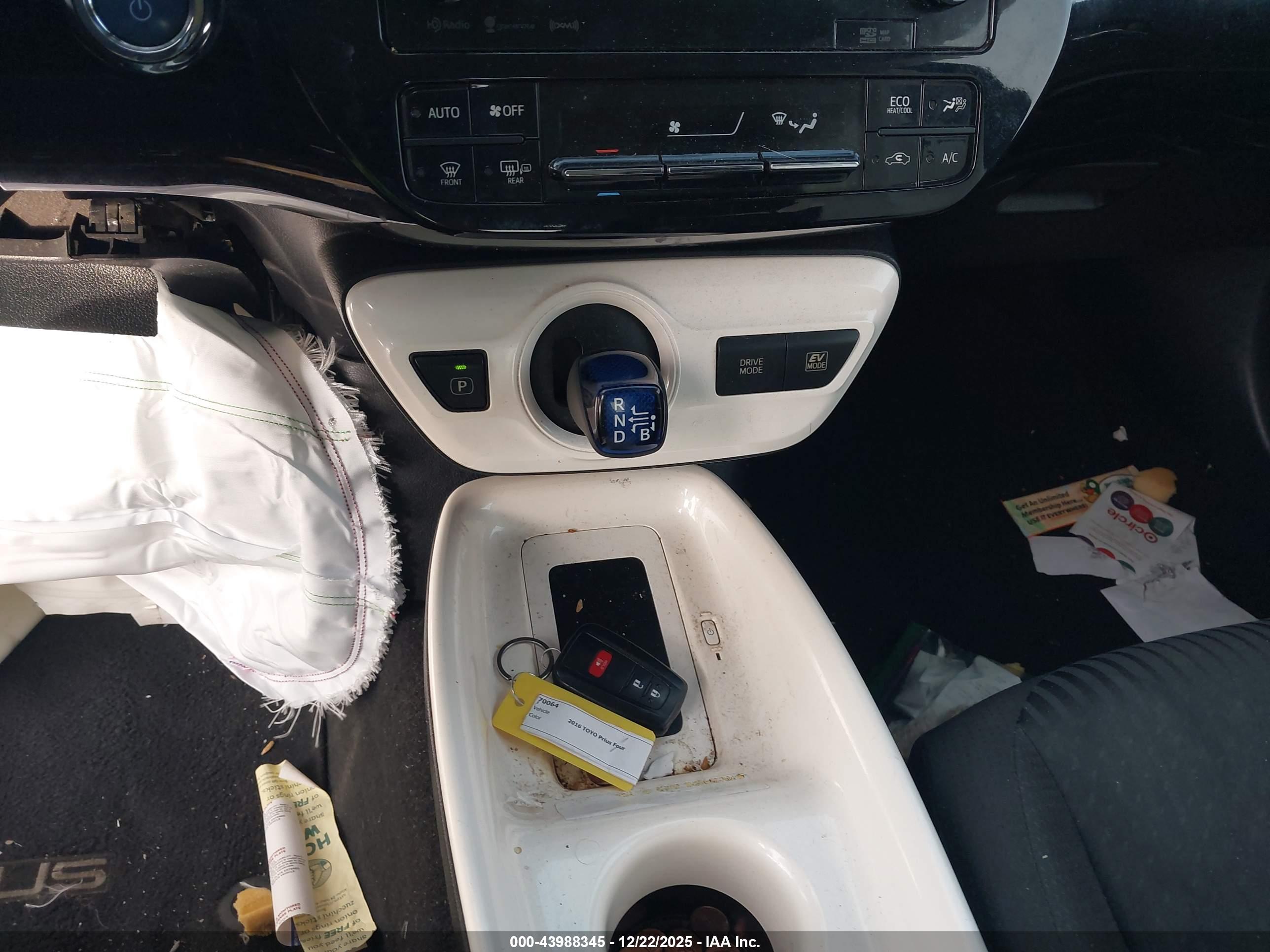TOYOTA PRIUS image 11