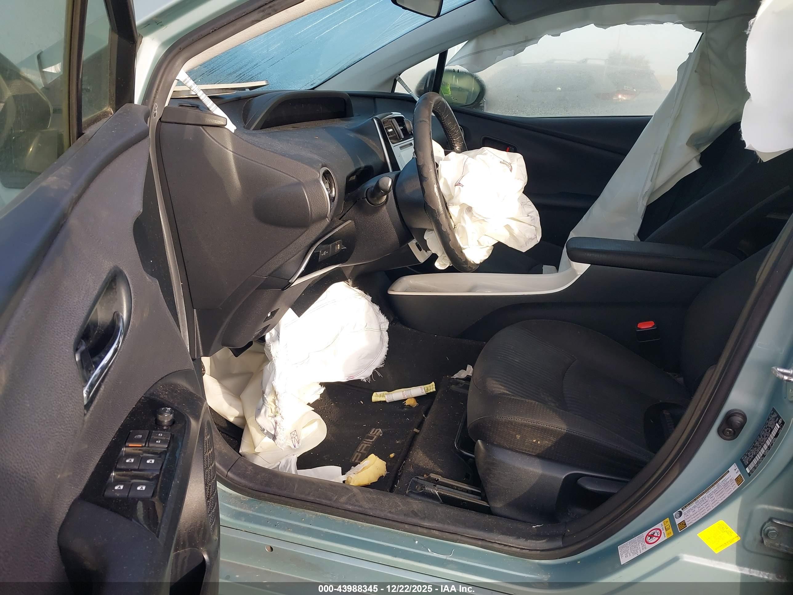 TOYOTA PRIUS image 5
