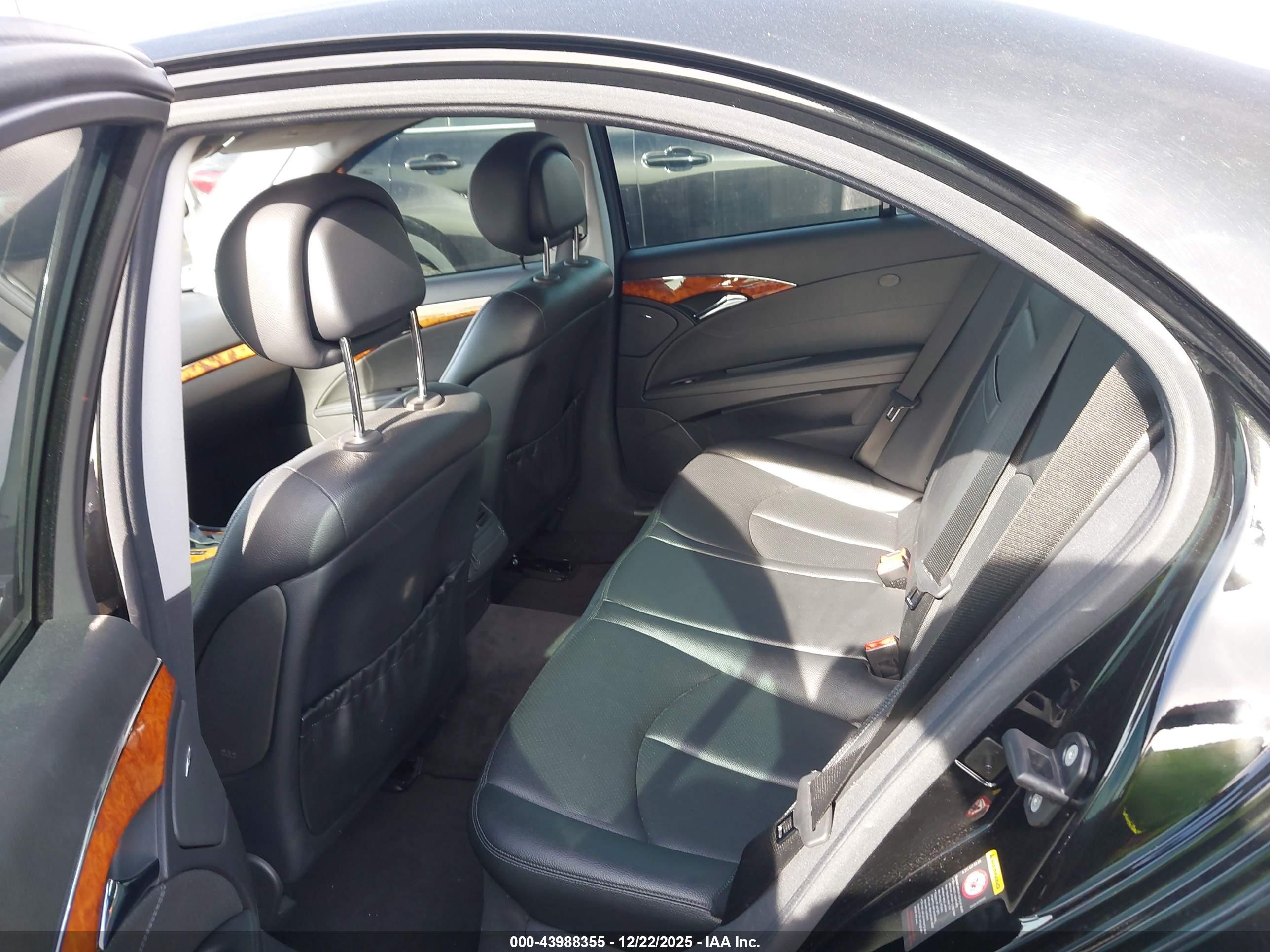 MERCEDES-BENZ E image 8