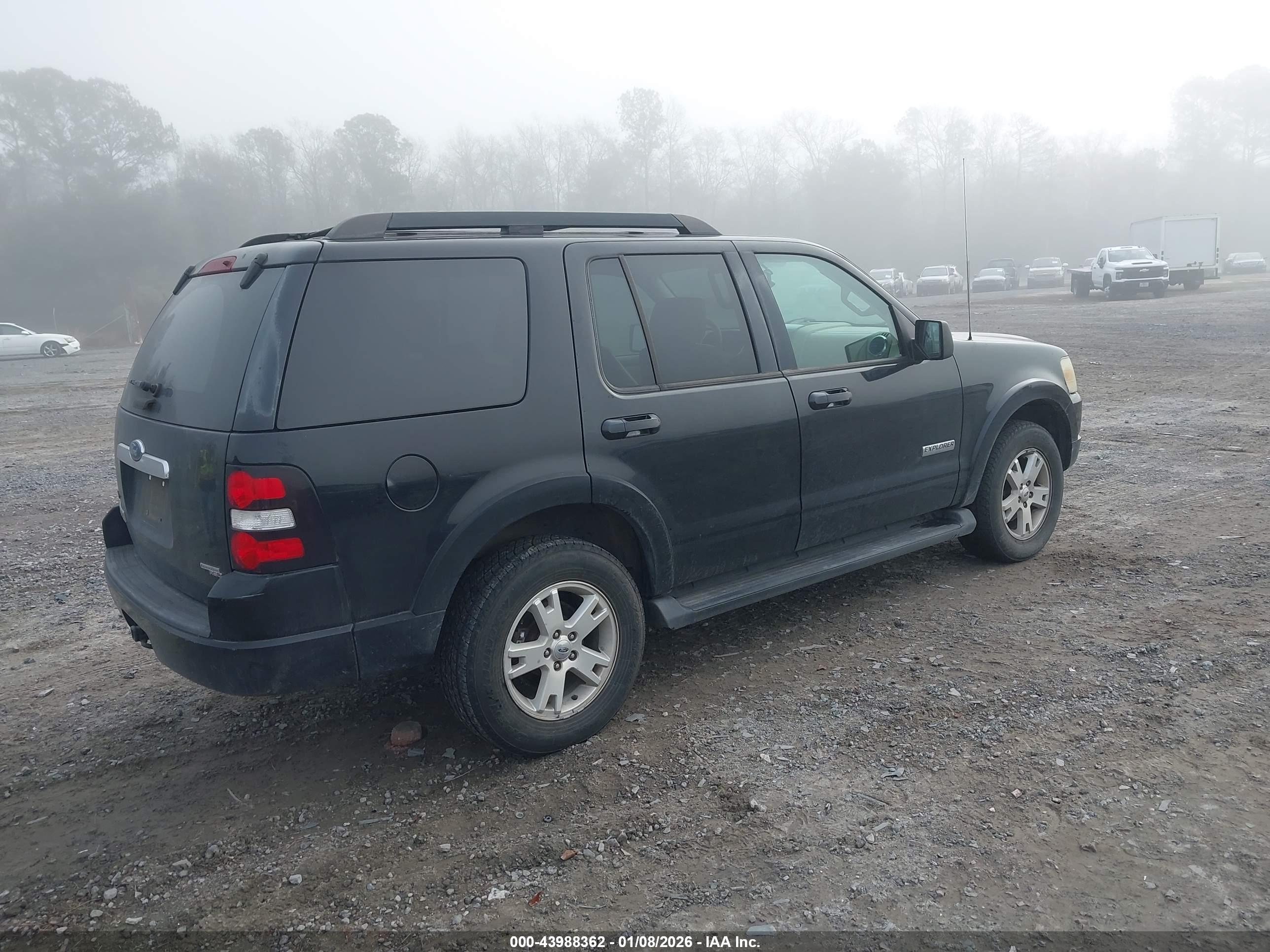 FORD EXPLORER image 4
