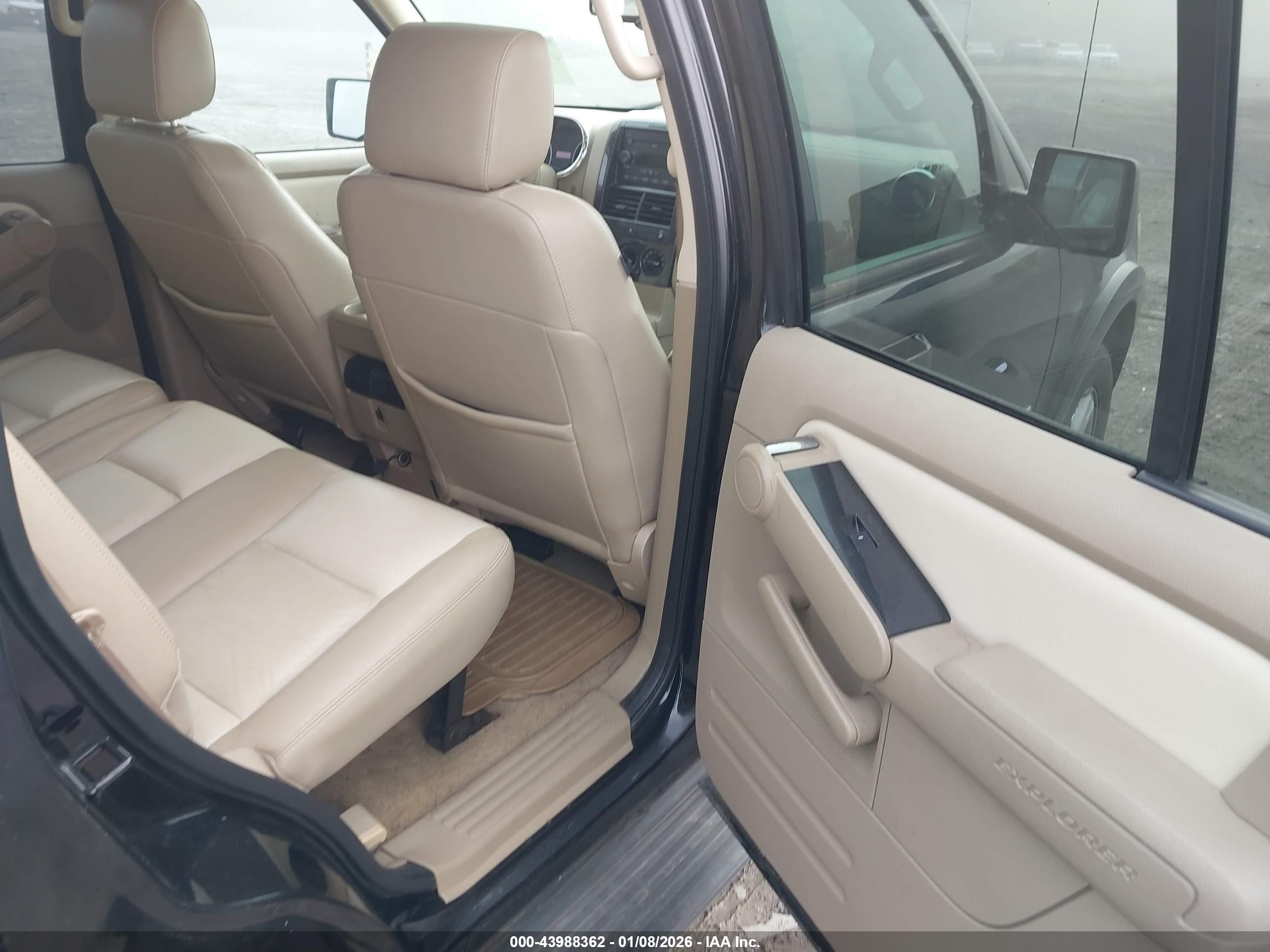 FORD EXPLORER image 8