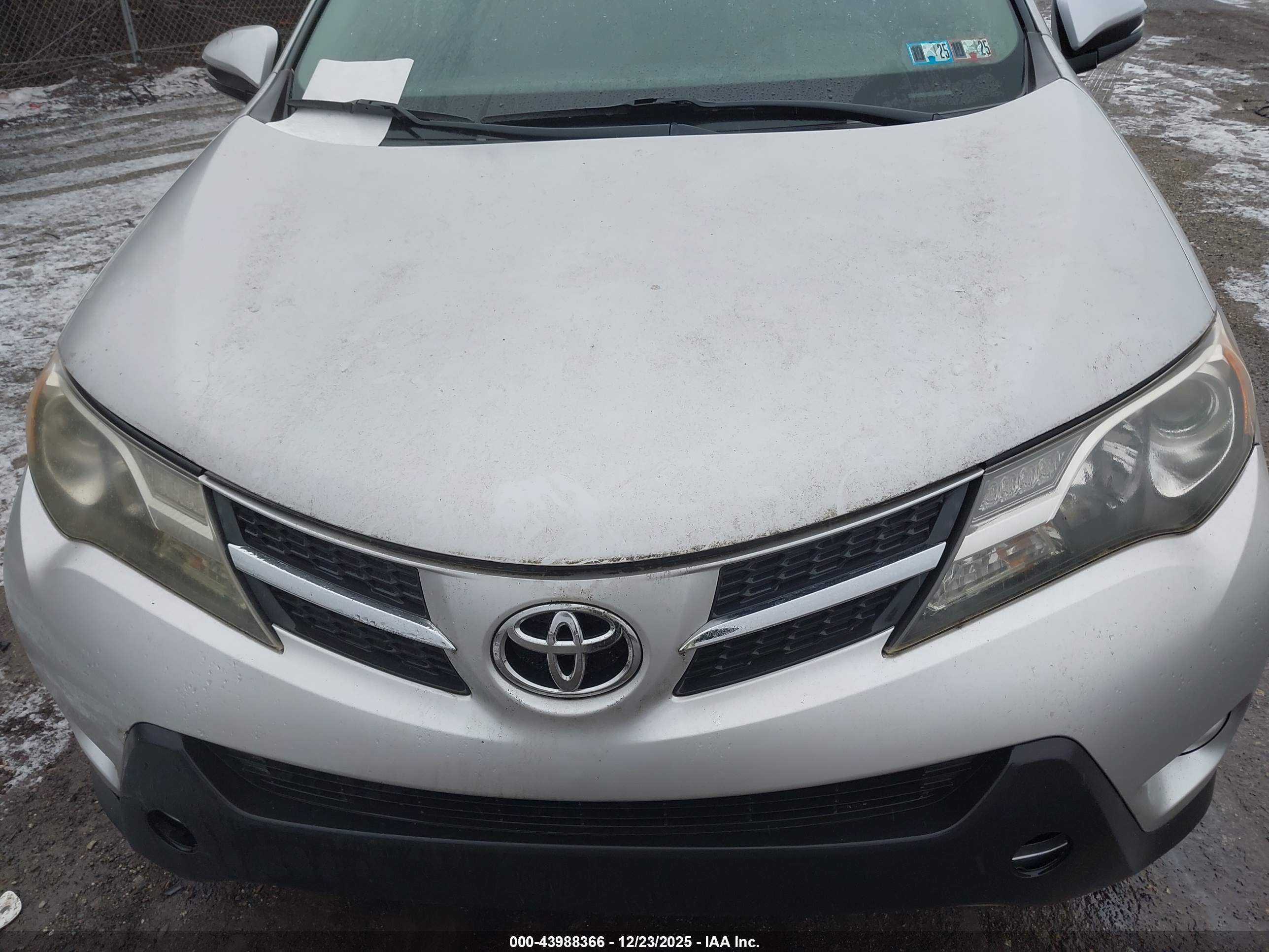TOYOTA RAV4 image 10