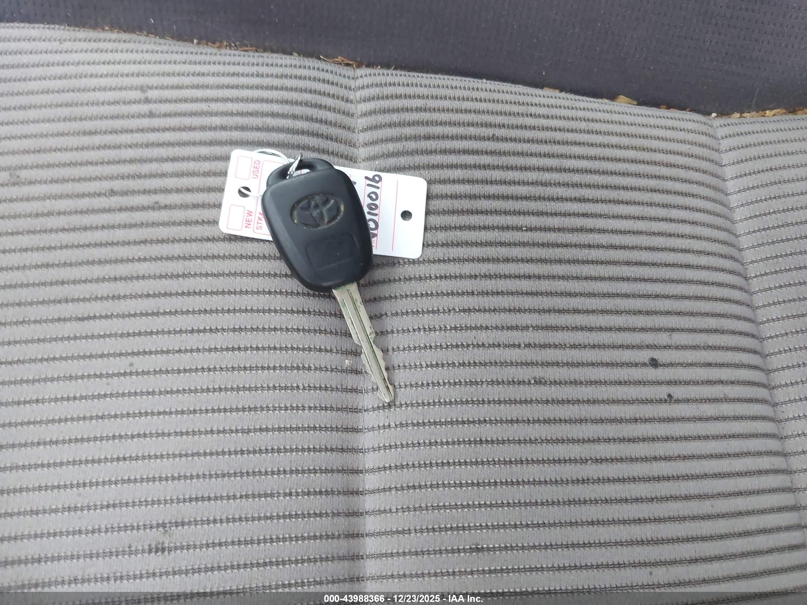 TOYOTA RAV4 image 11
