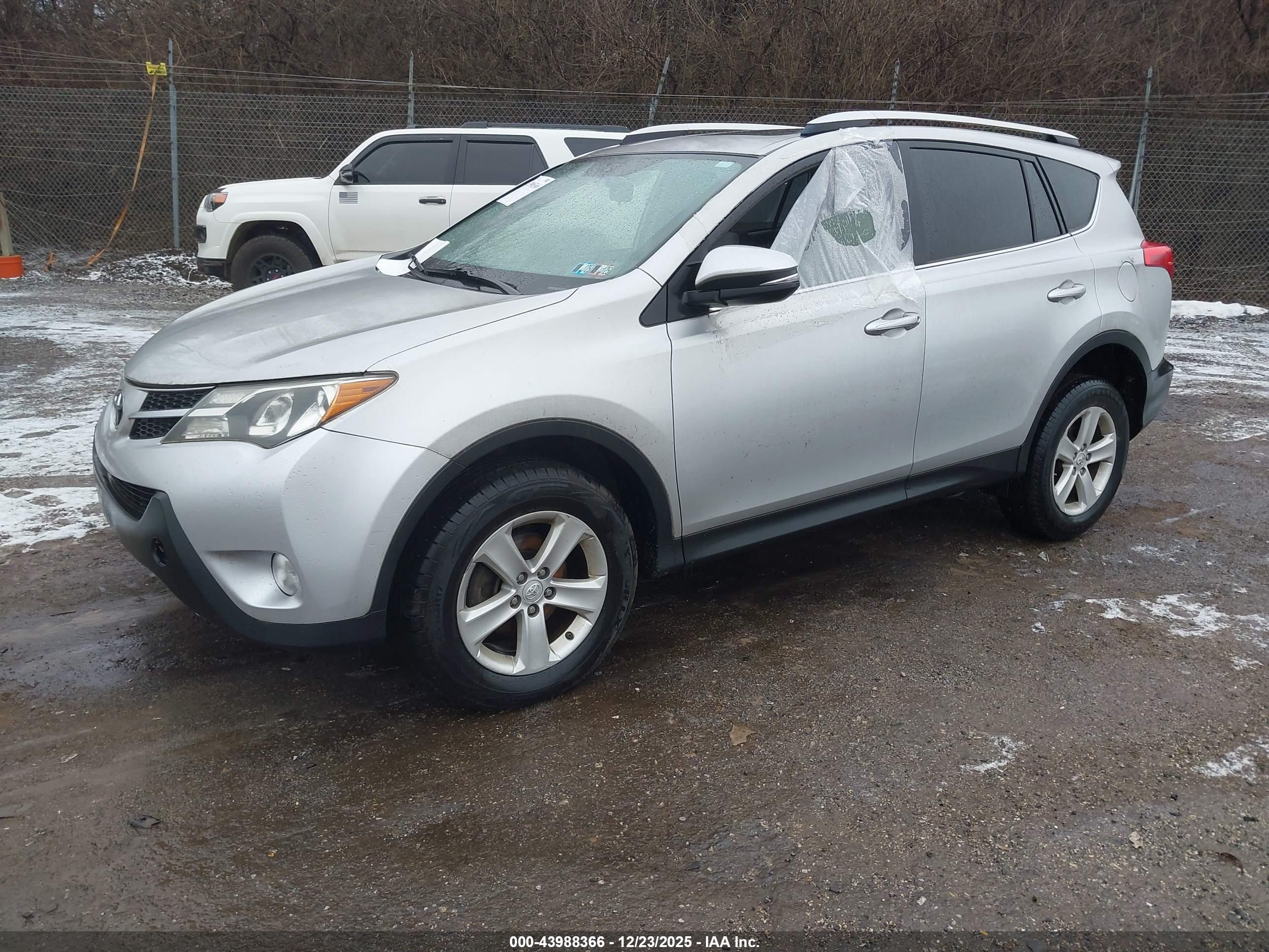 TOYOTA RAV4 image 2