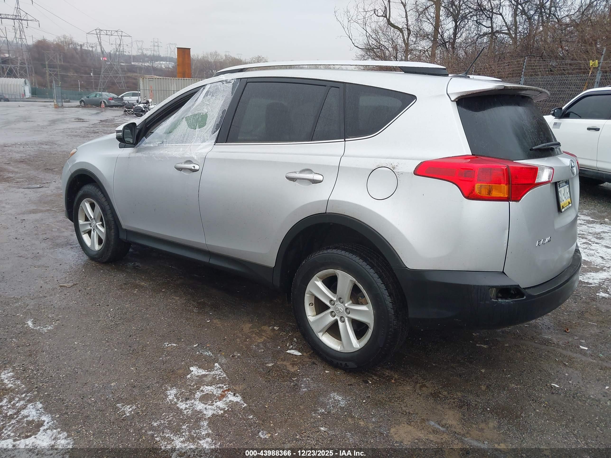 TOYOTA RAV4 image 3