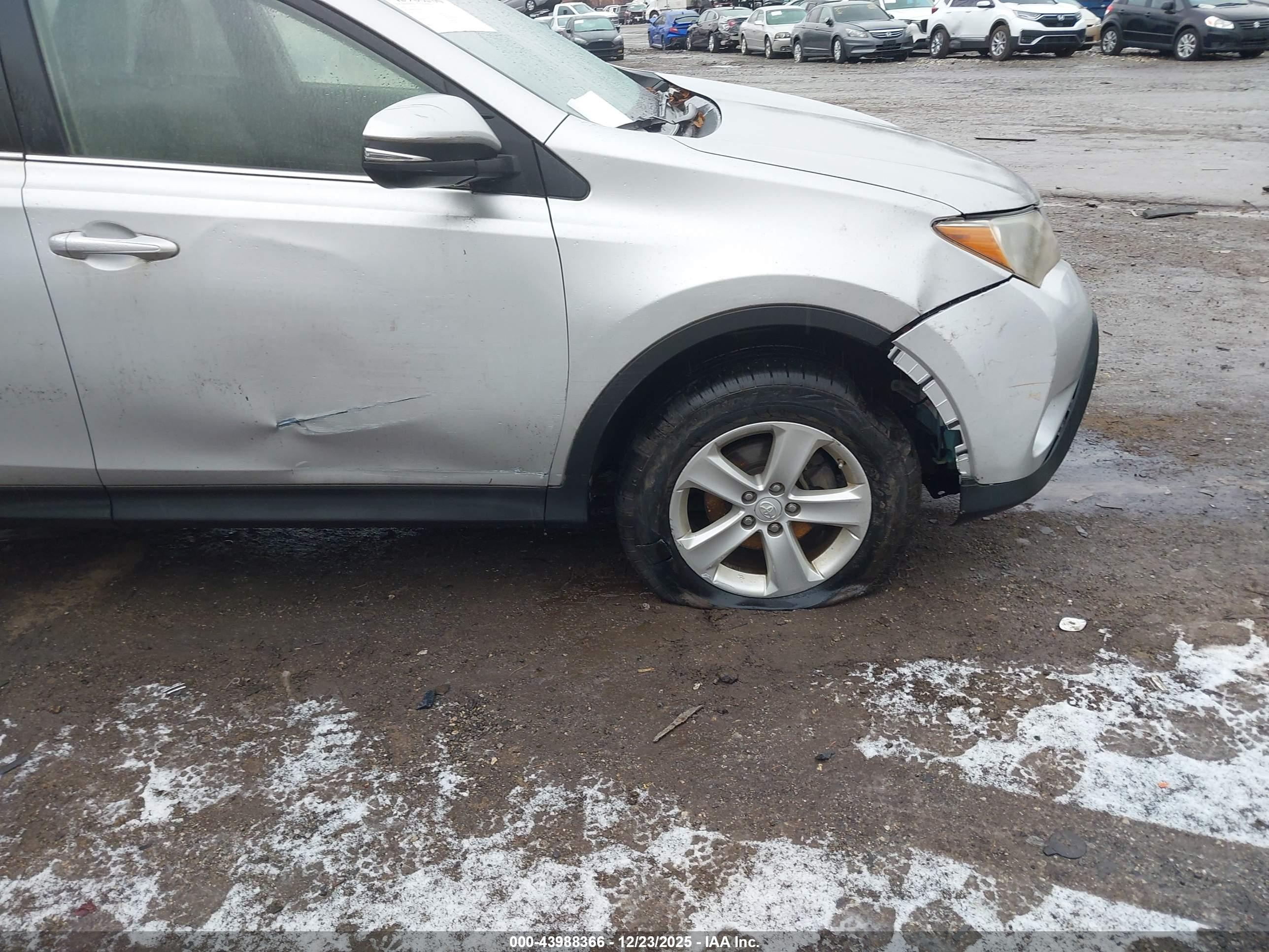 TOYOTA RAV4 image 6