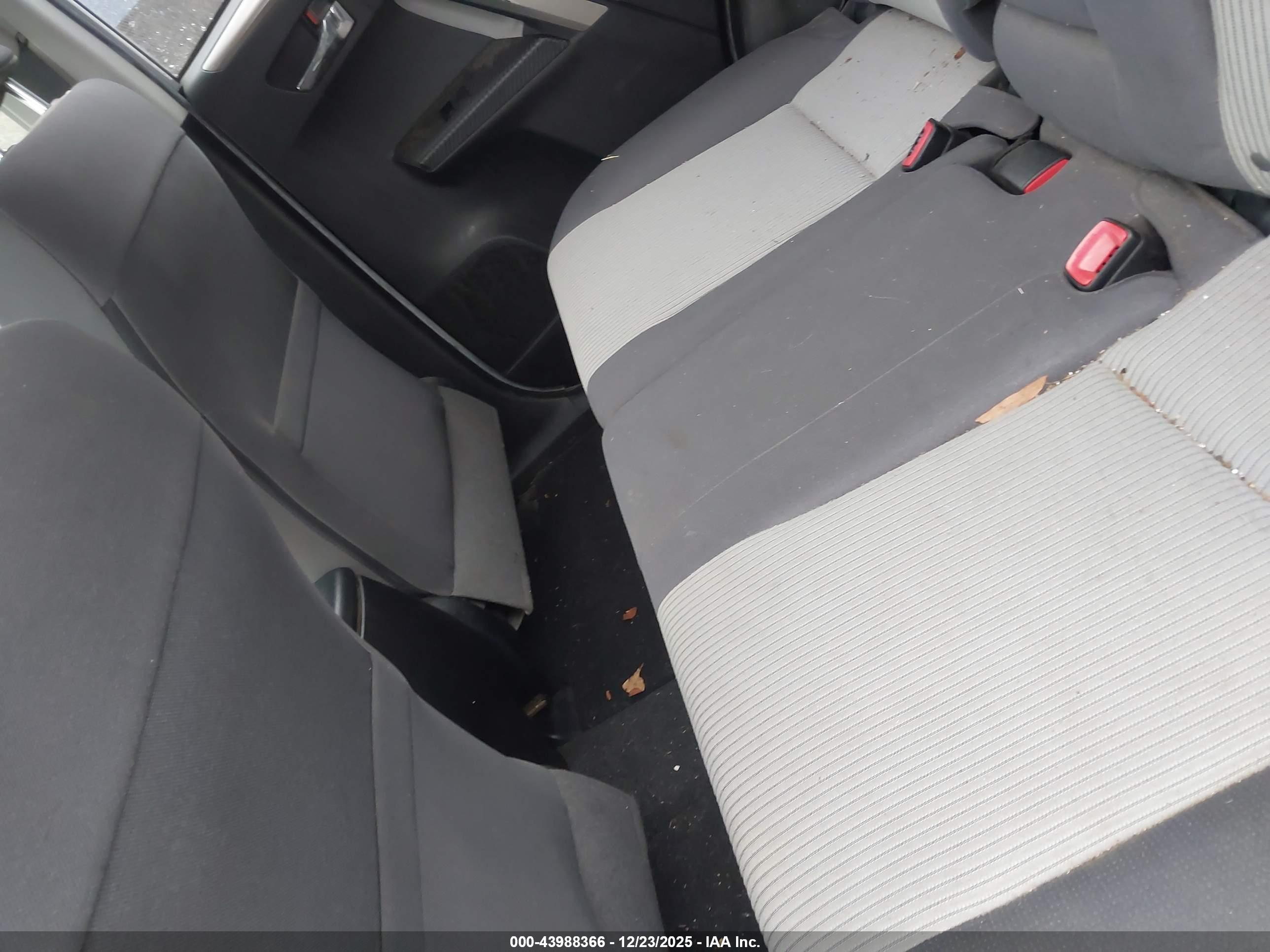 TOYOTA RAV4 image 8