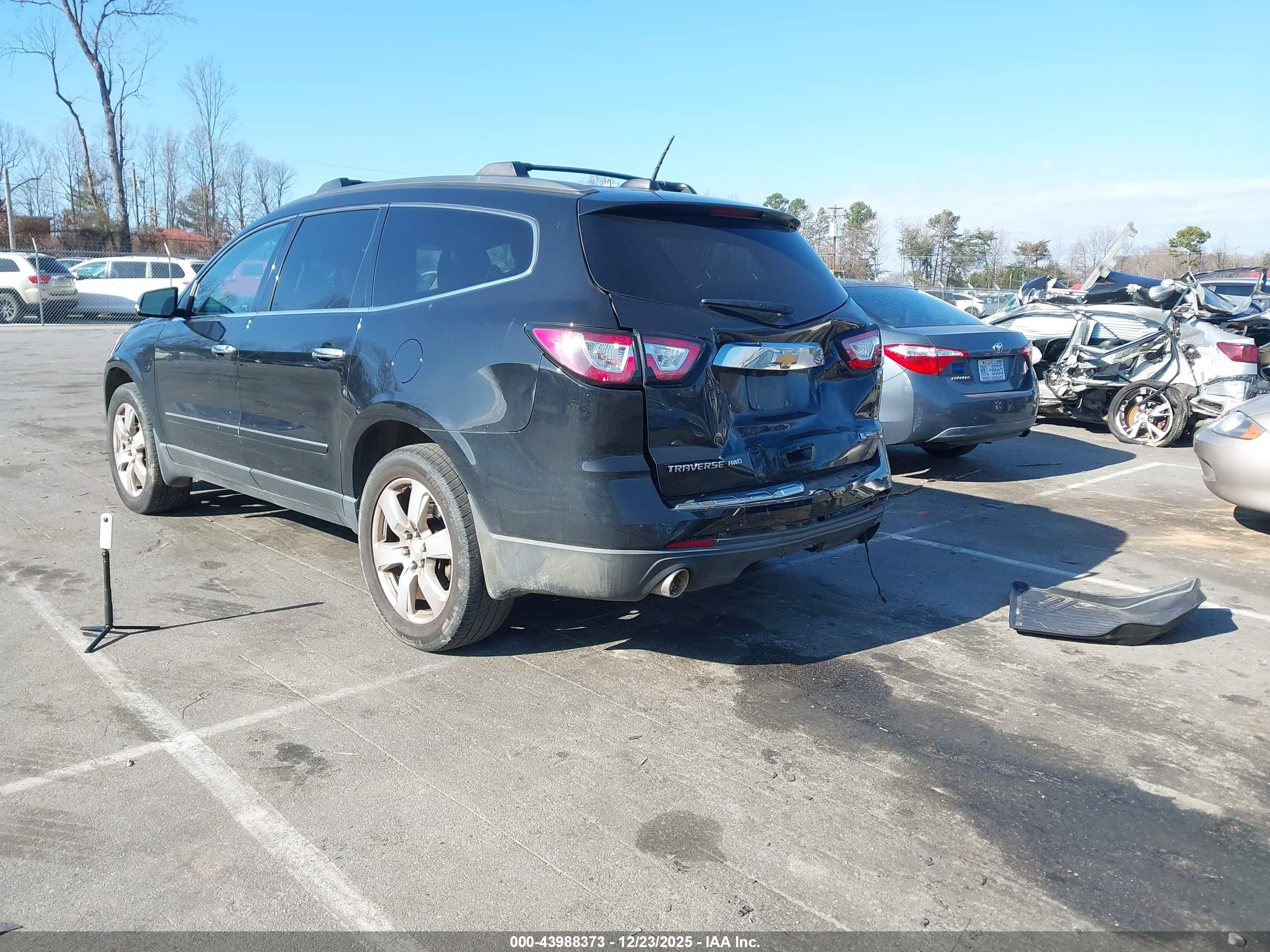 CHEVROLET TRAVERSE image 3