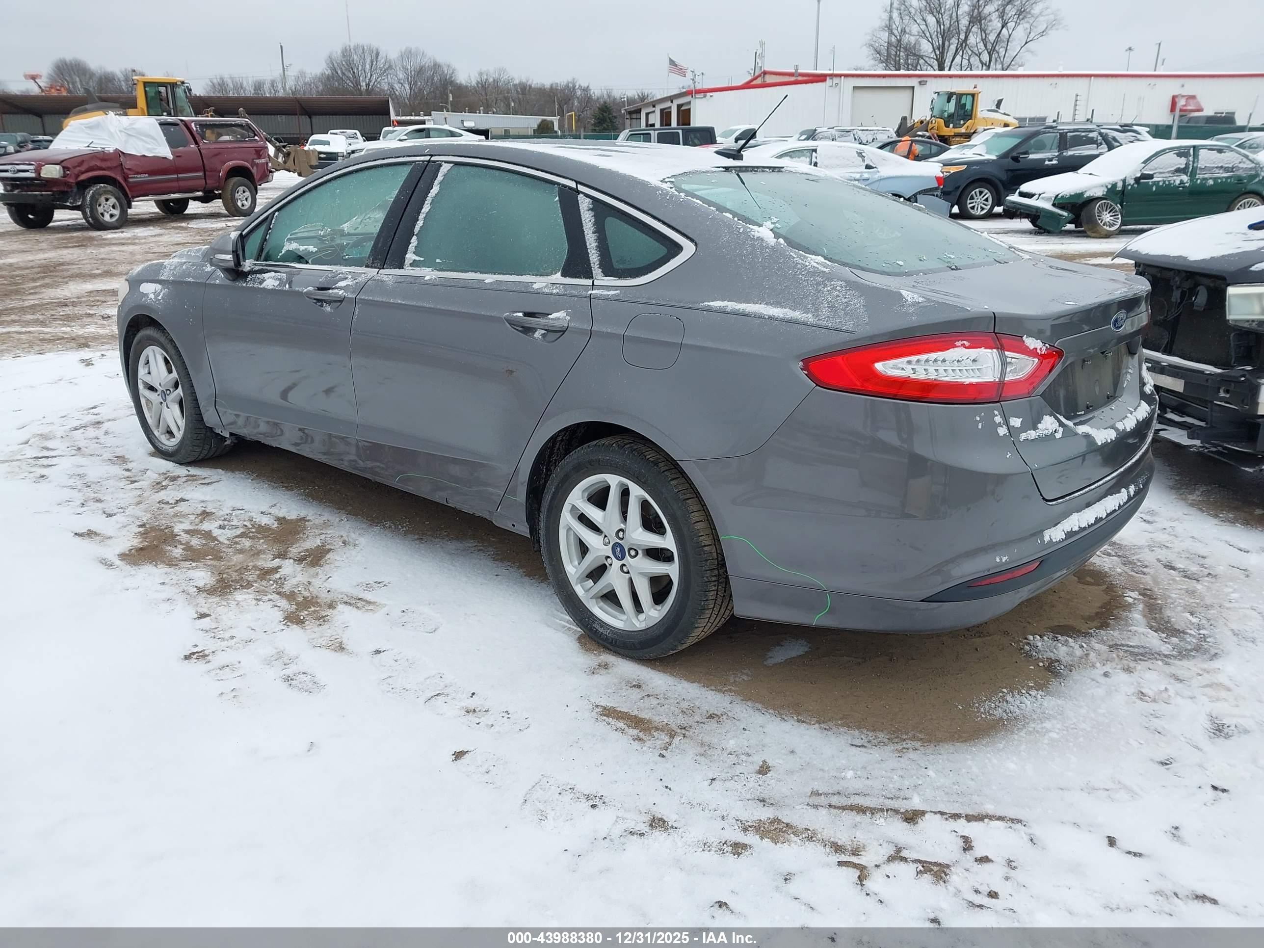 FORD FUSION image 3