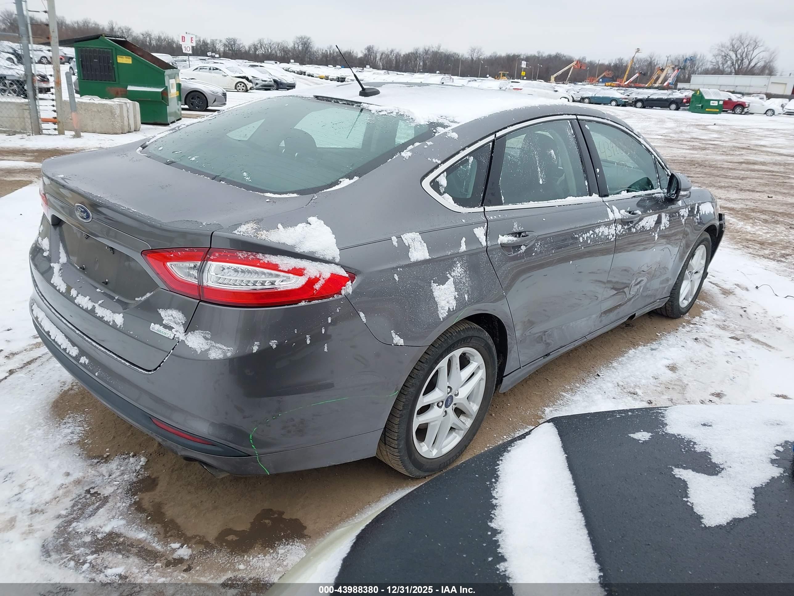 FORD FUSION image 4