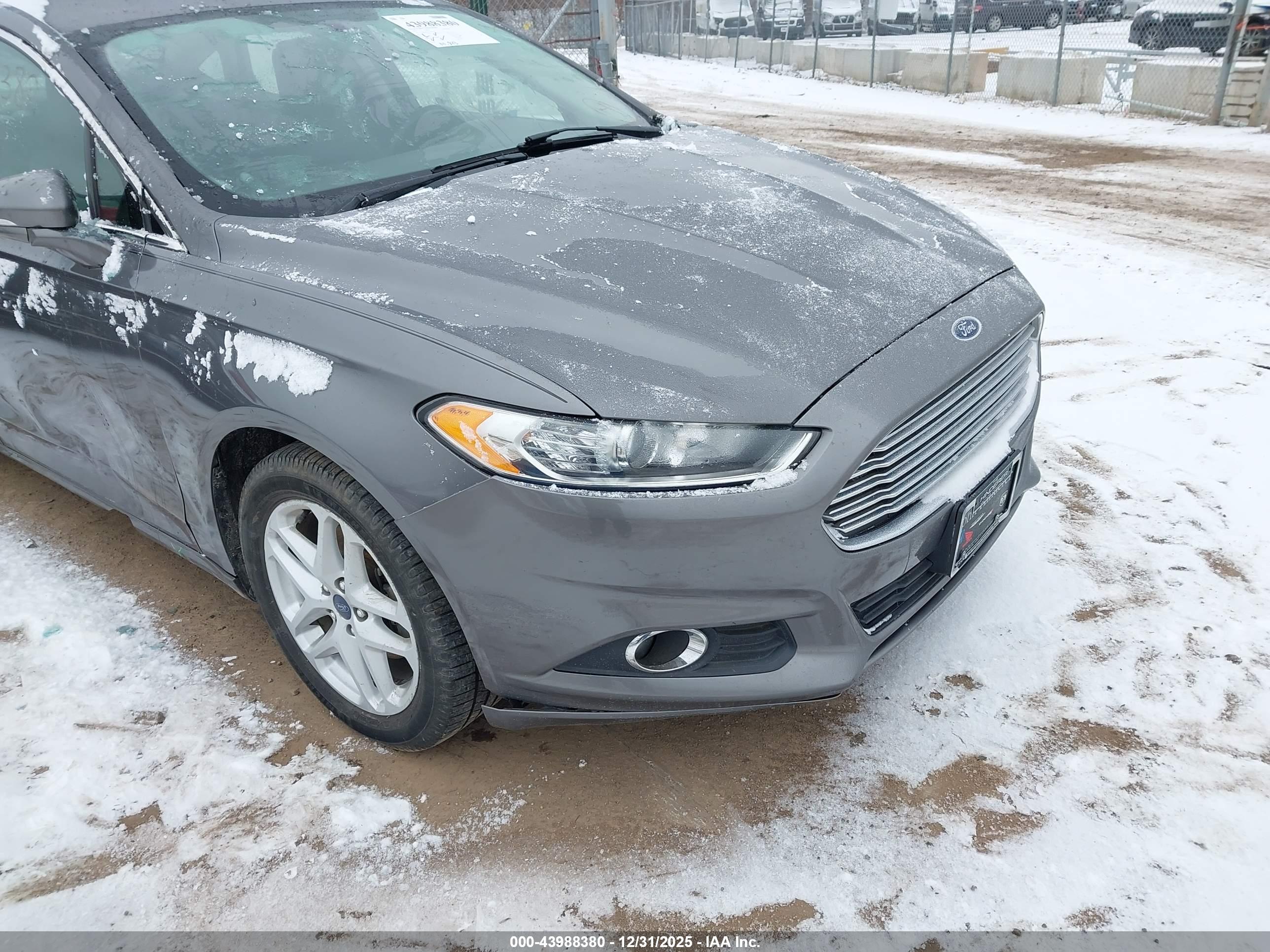 FORD FUSION image 6