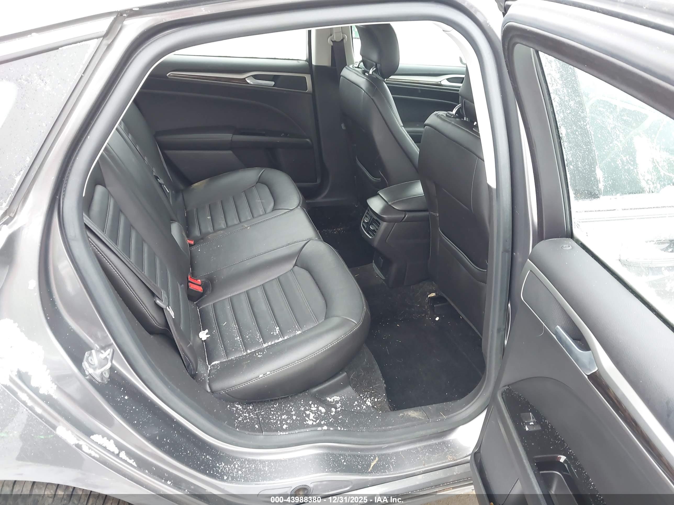 FORD FUSION image 8