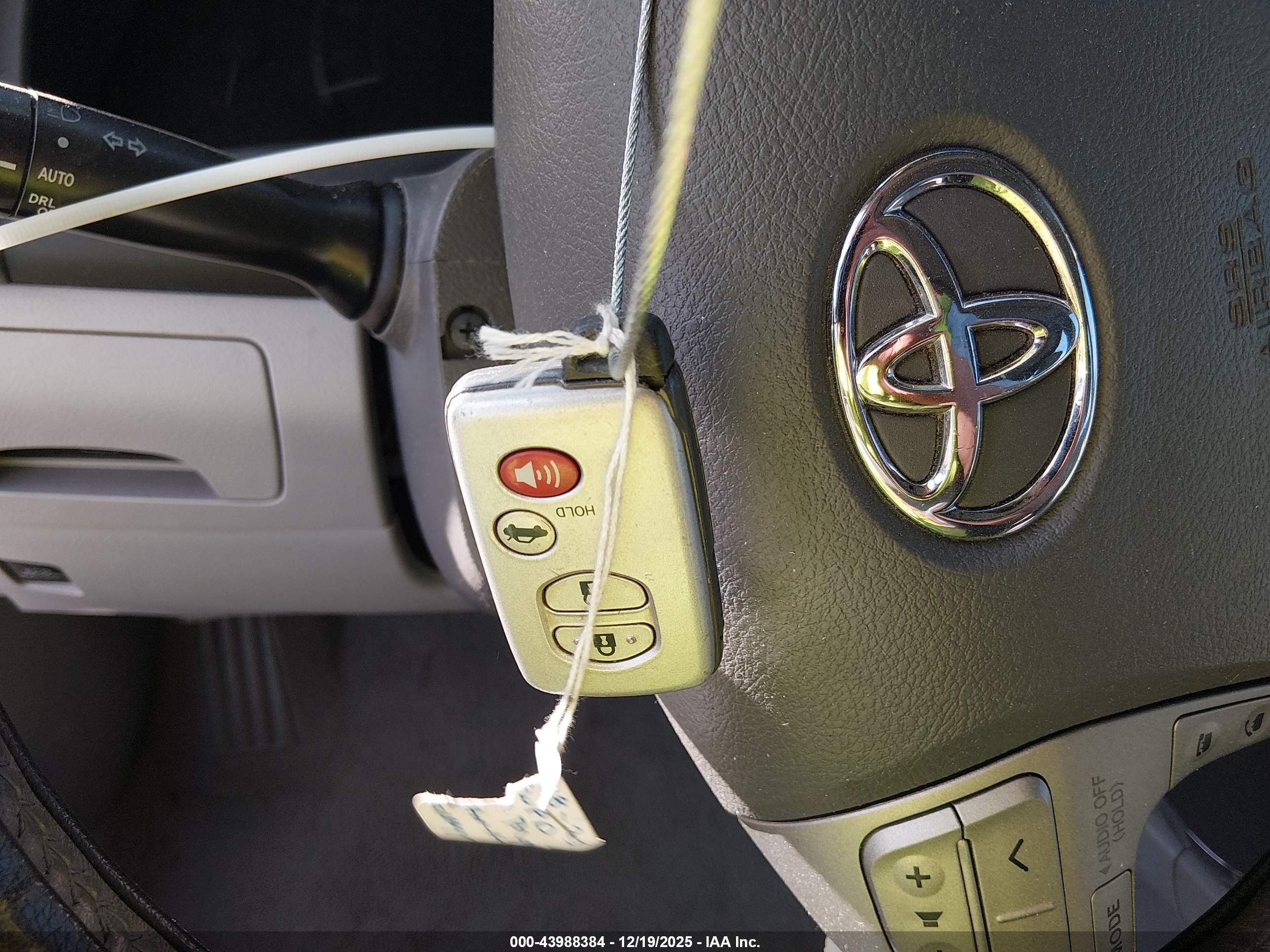 TOYOTA CAMRY image 11