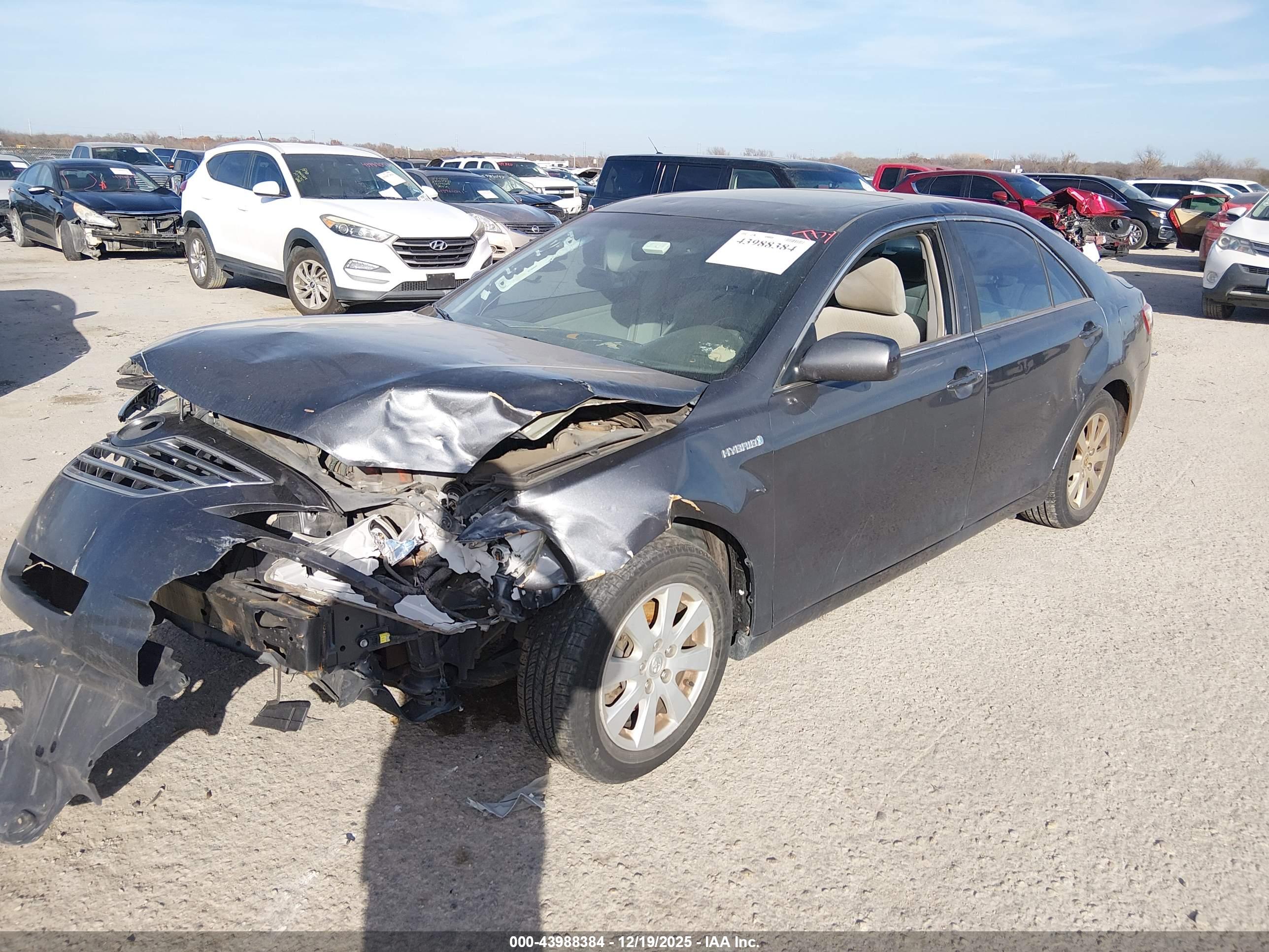 TOYOTA CAMRY image 2