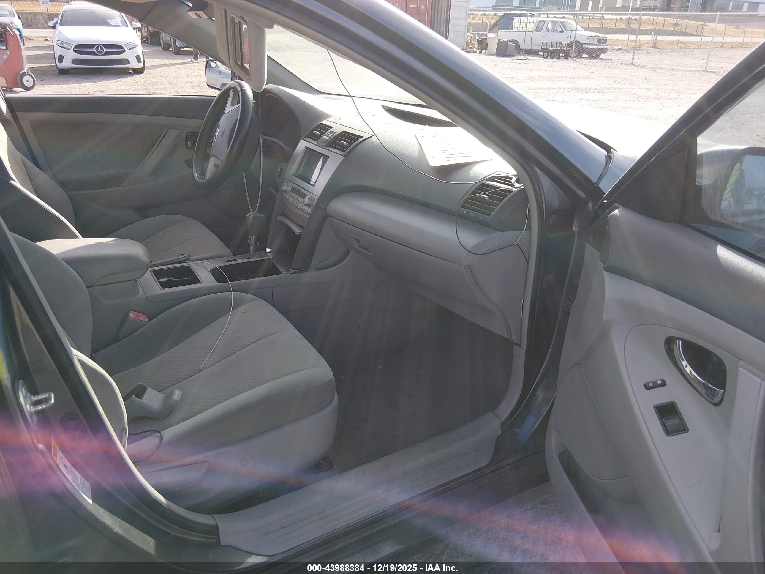TOYOTA CAMRY image 5