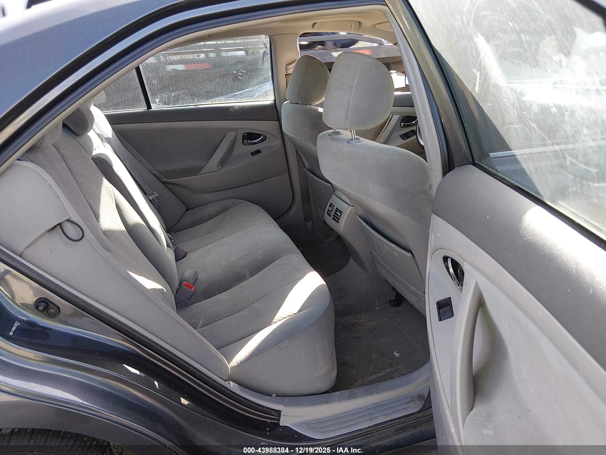 TOYOTA CAMRY image 8
